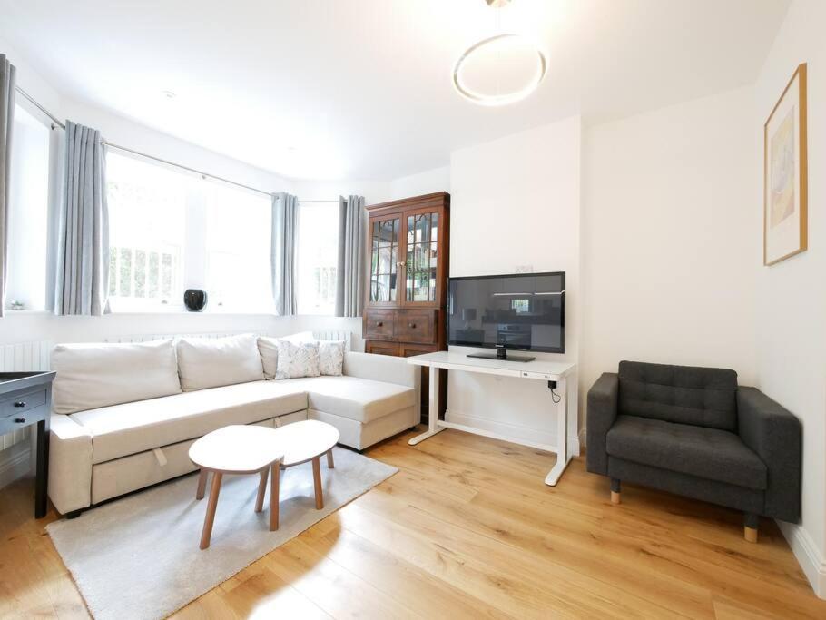 Newly Refurbished 2 Bed In Paddington * London