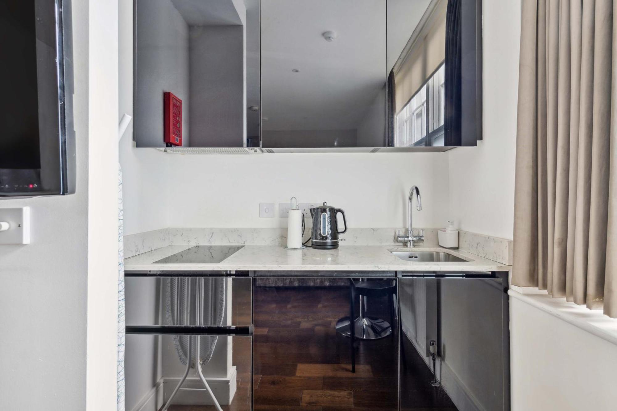 Valet Golden Square Apartment *