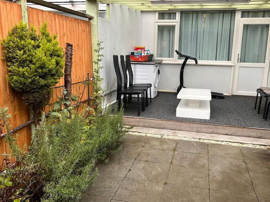 Stunning 2 Bedroom Duplex In The Heart Of Apartment