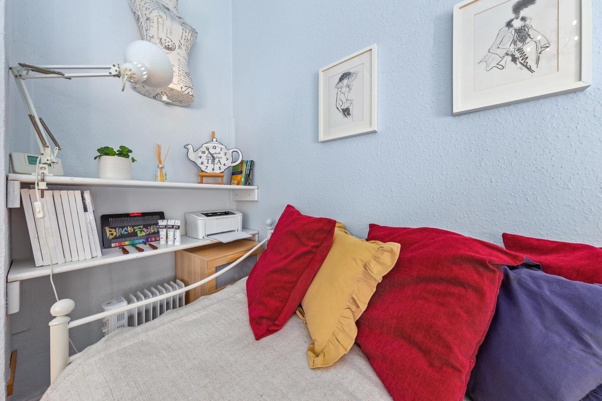 Artist's Bright Hampstead Heath Village 2 Bed Apartment London