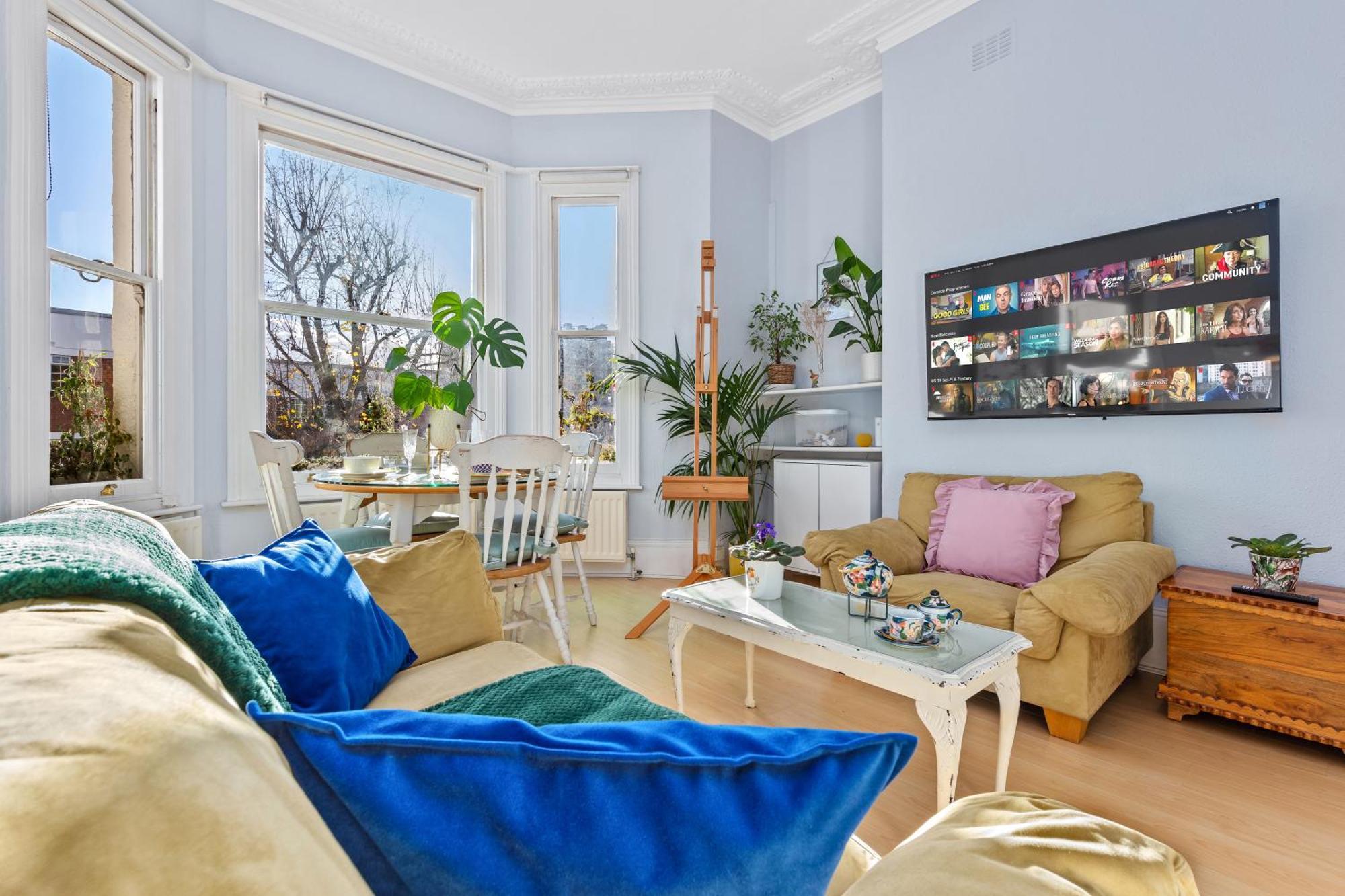 Artist's Bright Hampstead Heath Village 2 Bed * London
