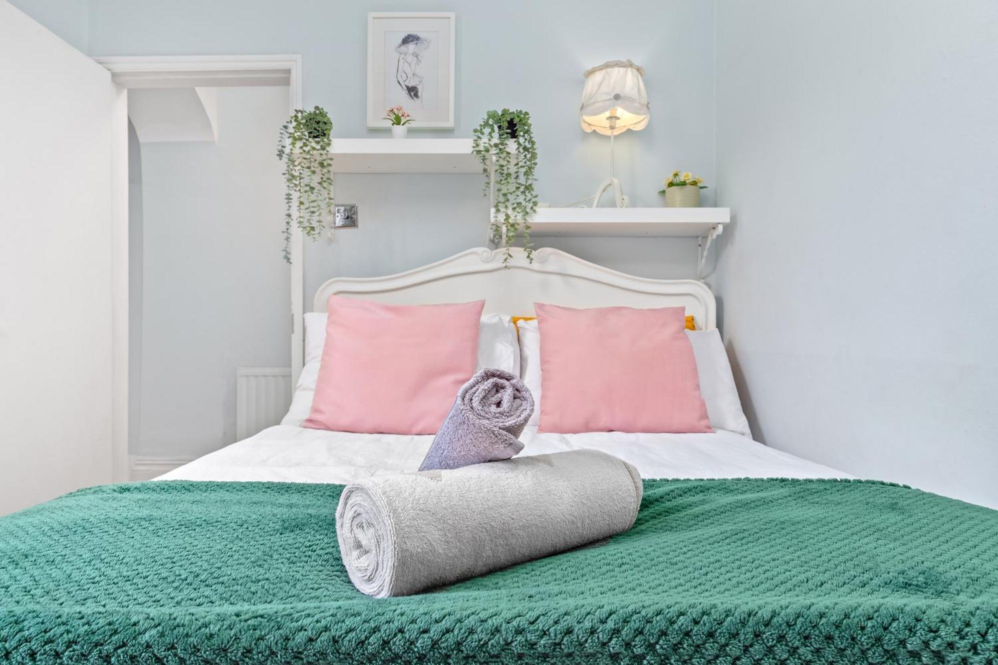 Apartment Artist's Bright Hampstead Heath Village 2 Bed