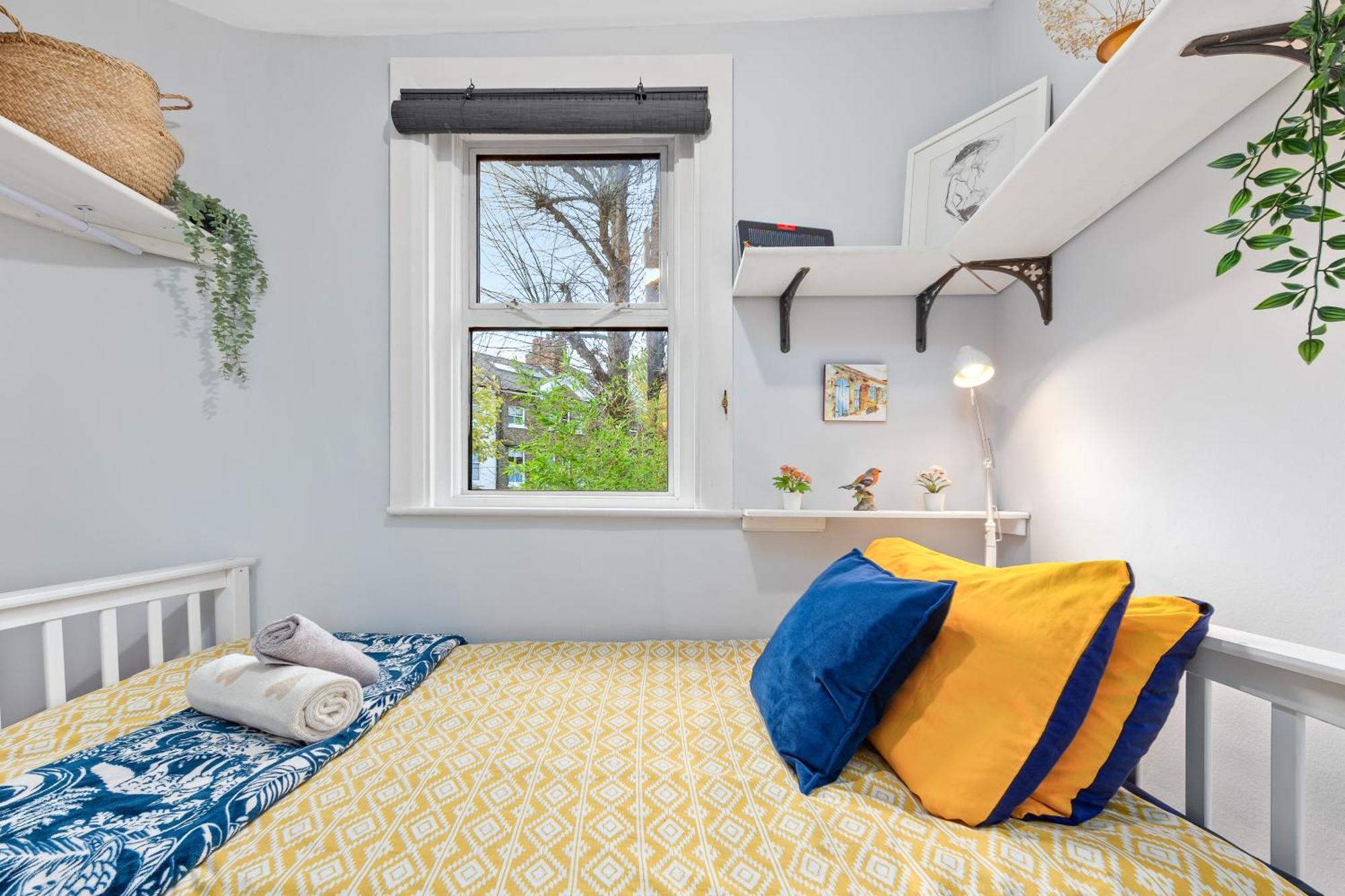 Artist's Bright Hampstead Heath Village 2 Bed Apartment