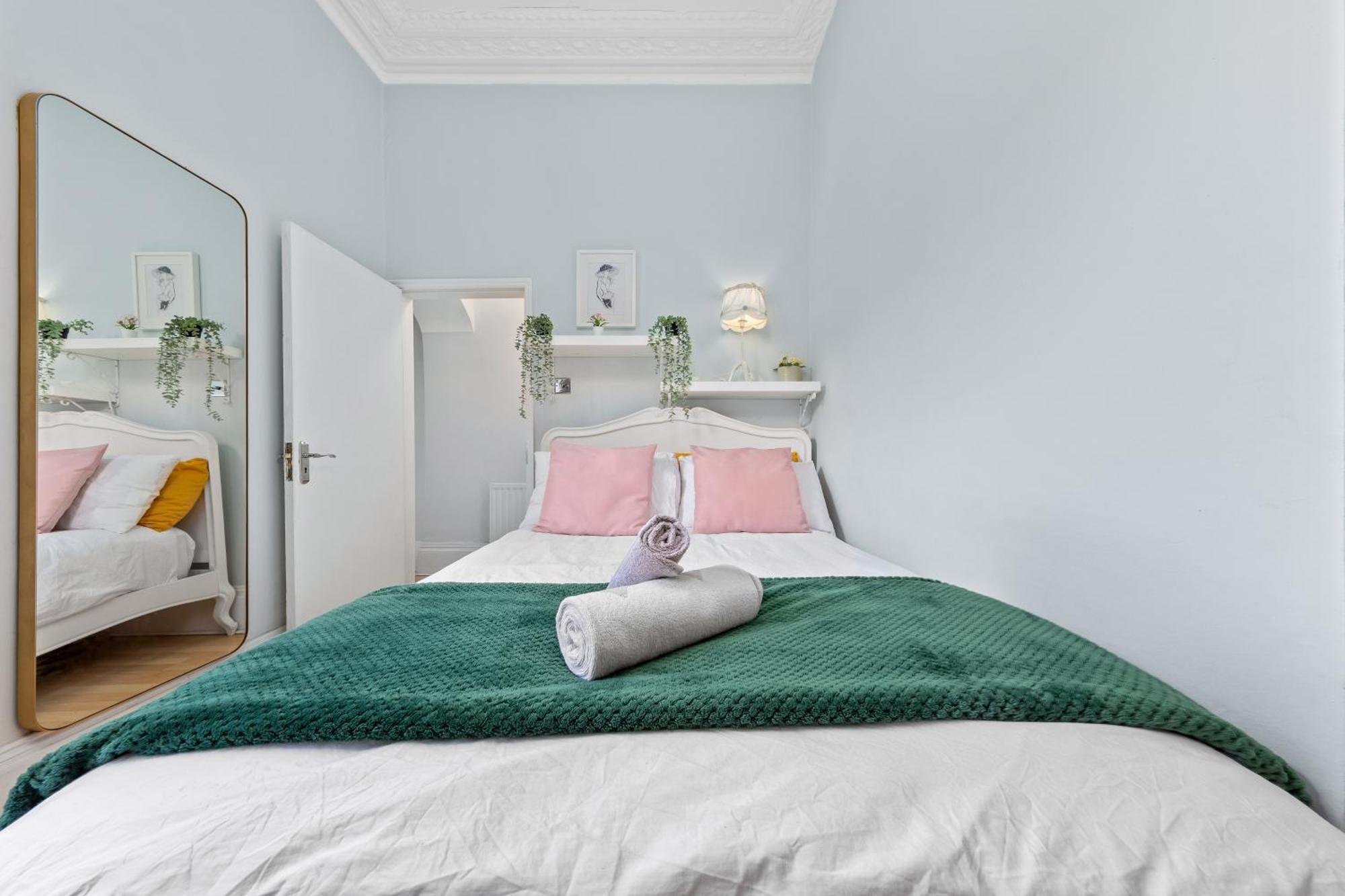 Apartment Artist's Bright Hampstead Heath Village 2 Bed London