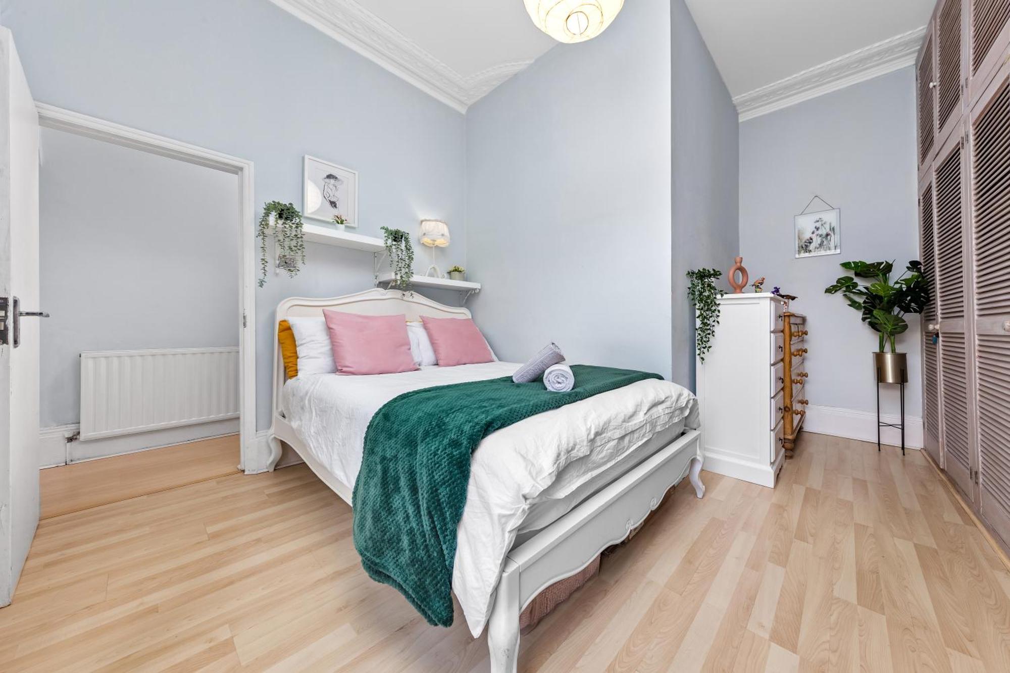 Apartment Artist's Bright Hampstead Heath Village 2 Bed *