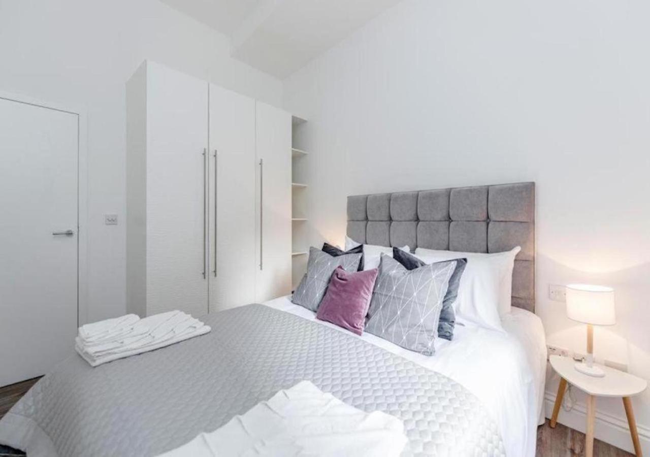 White Piccadilly Luxury Flat Londres