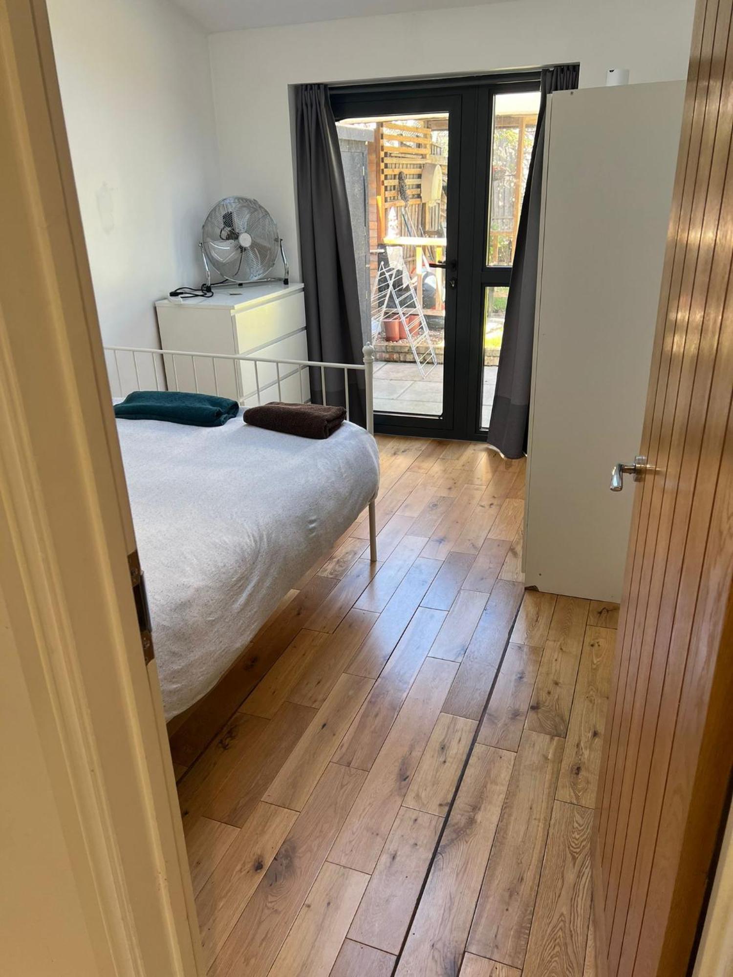 N8, Modern 2 Bedroom Apartment *