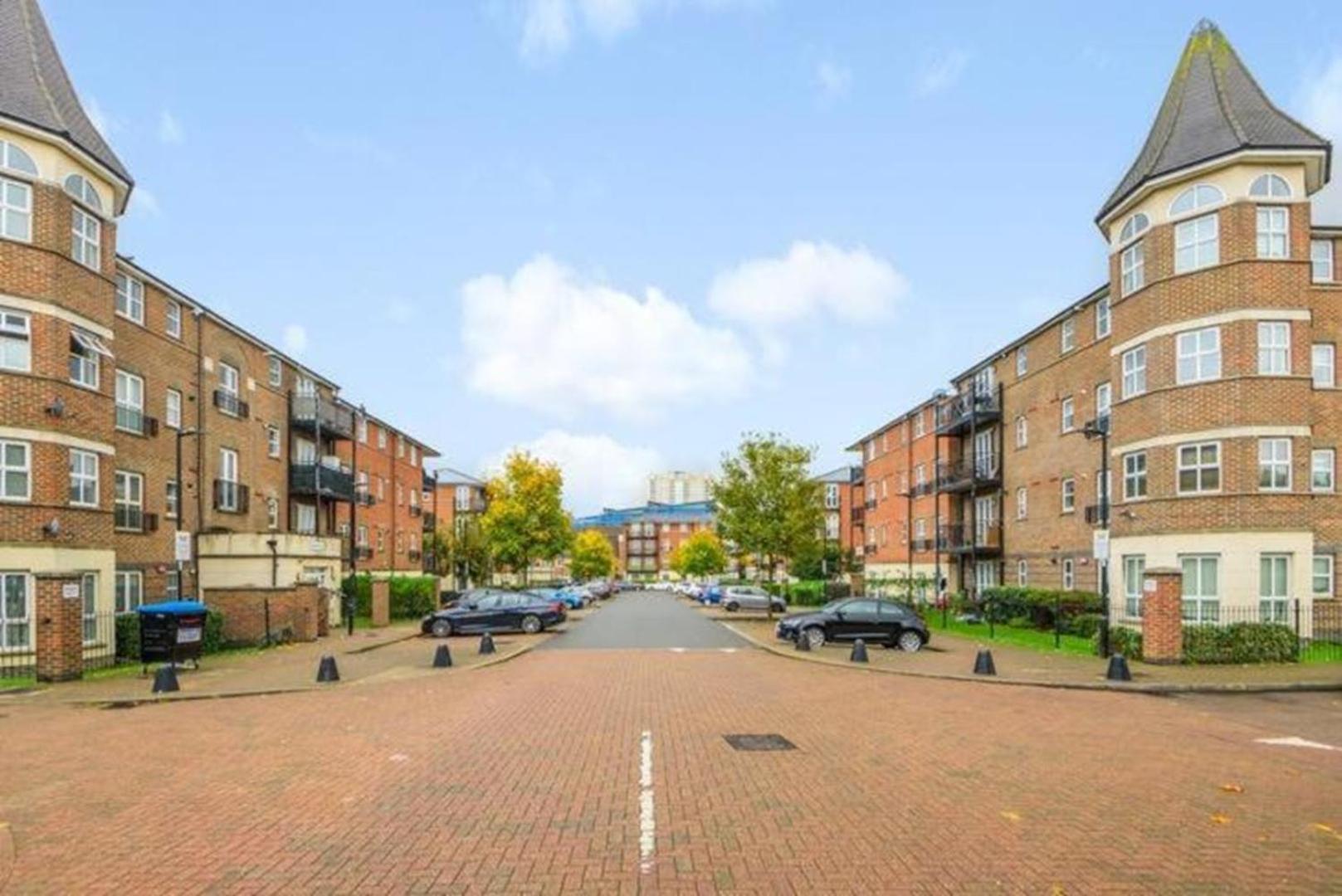 Apartment: 2-bed Oasis With Rapid Transit Access Apartment *