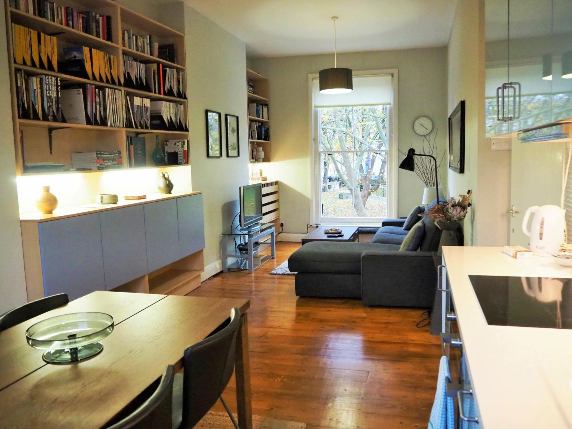 Casa de férias Stunning House Overlooking Local Park *