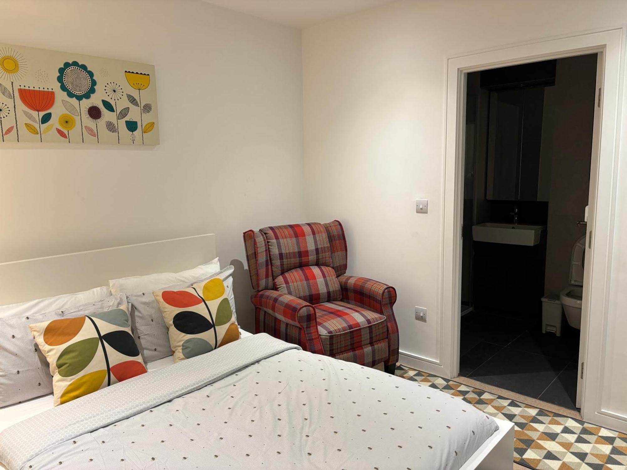 Modern En-suite And Self Catering In Homestay London
