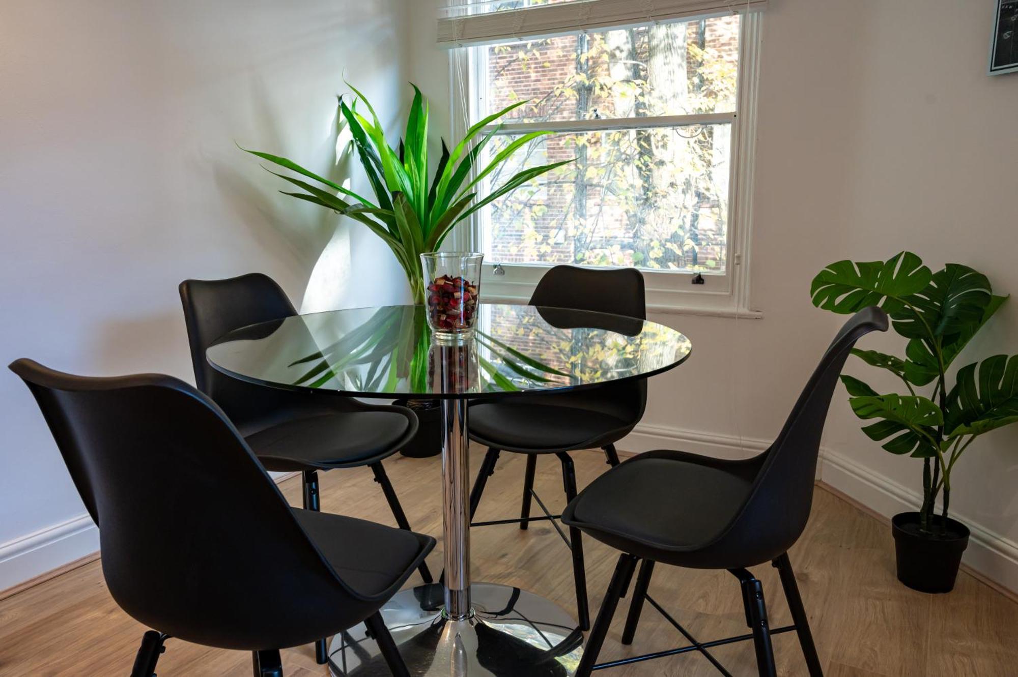 4 Bedrooms Peaceful Abbey Rd - St Johns Wood Apartment *