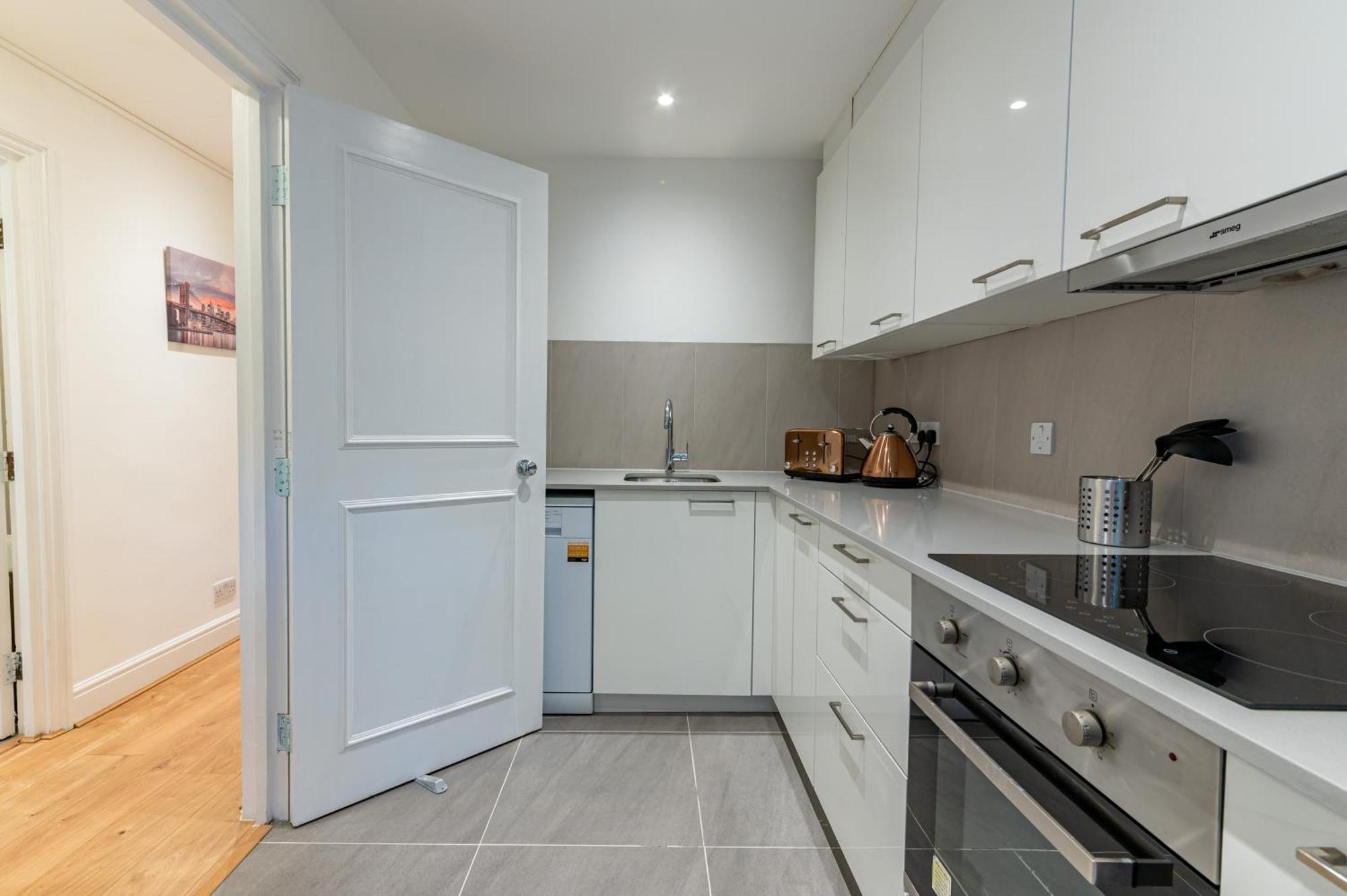 Unique 3 Beds 2 Baths Abbey Rd St John's Wood Apartment London