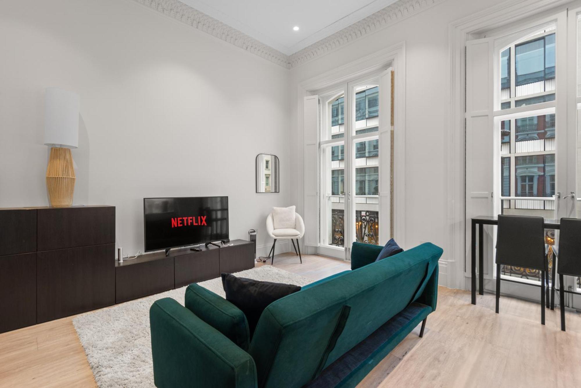 Londwell, Central Chic, Luxury By Hyde Park Apartment *