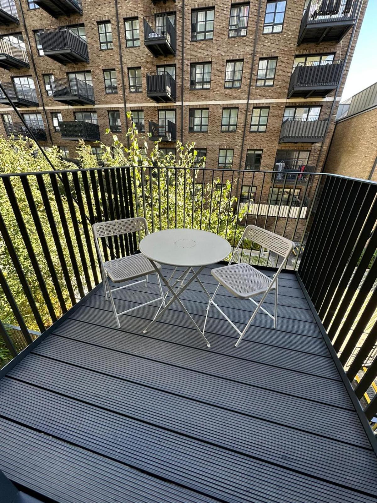 Luxury Apartment-business-relocation-canary Wharf * London