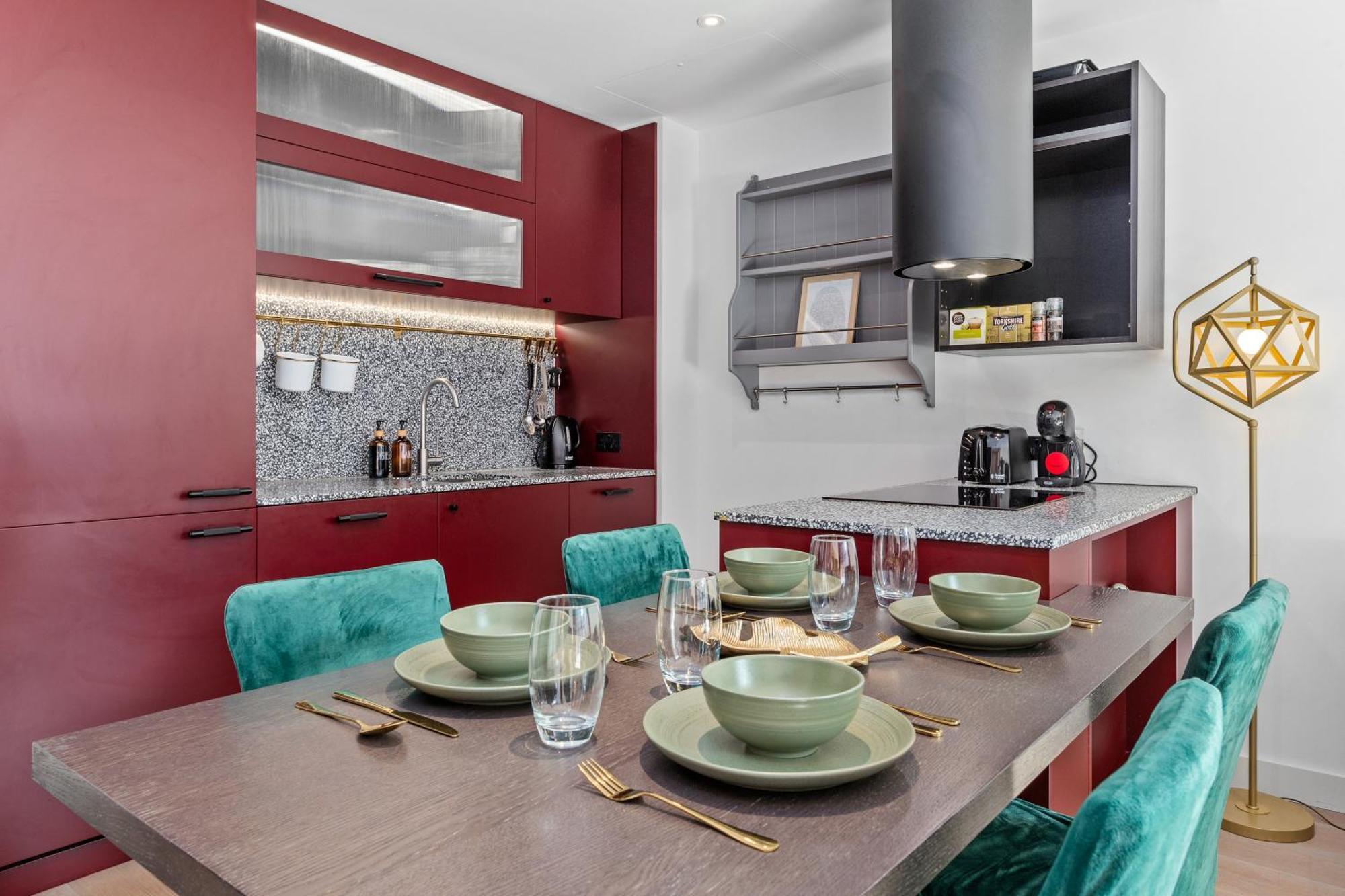 Central Luxury: Garden View Flat With Balcony London