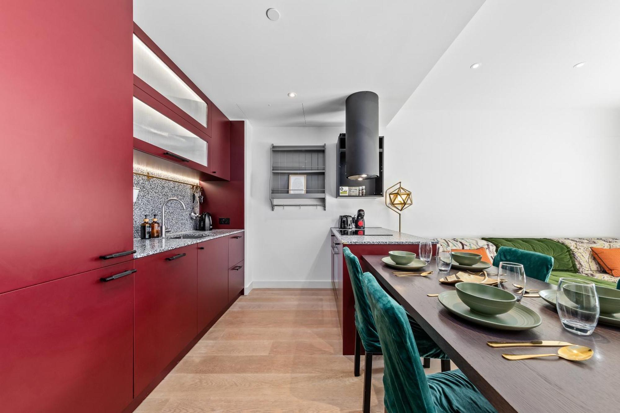Central Luxury: Garden View Flat With Balcony