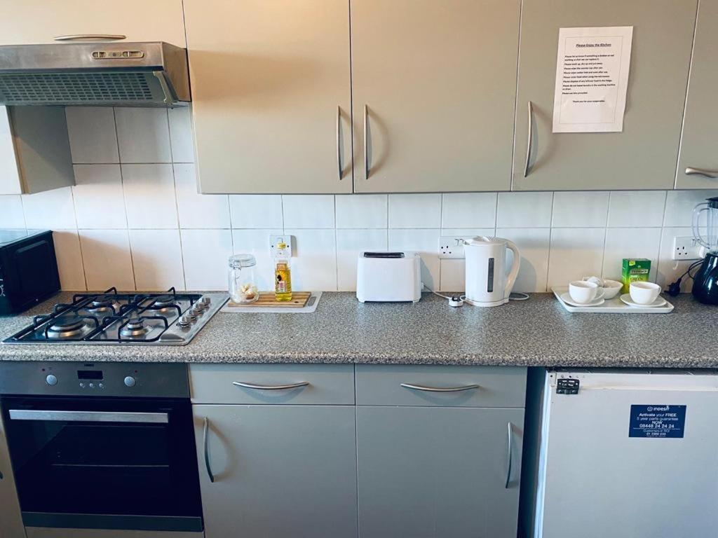 Four Bedroom Flat In Foresthill Londres