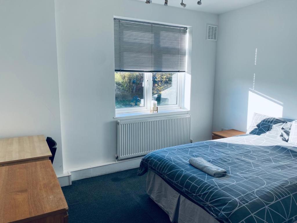 Apartamento Four Bedroom Flat In Foresthill Londres