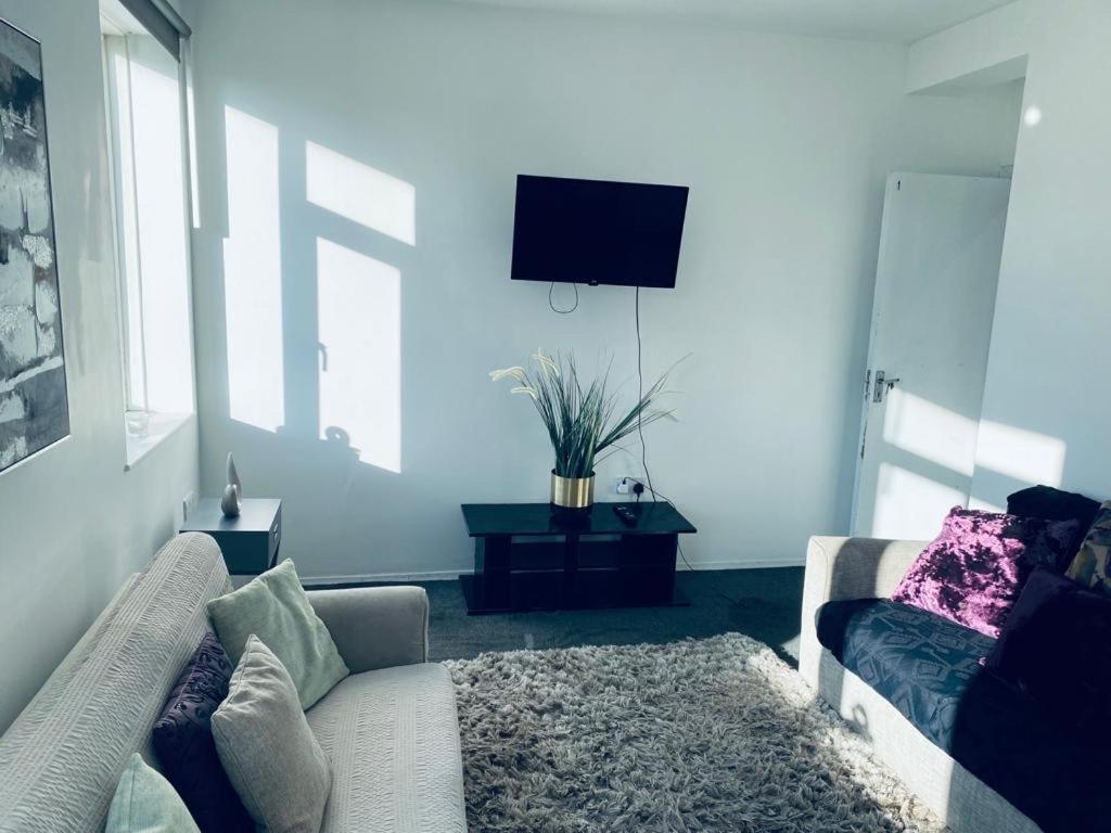 Apartamento Four Bedroom Flat In Foresthill Londres