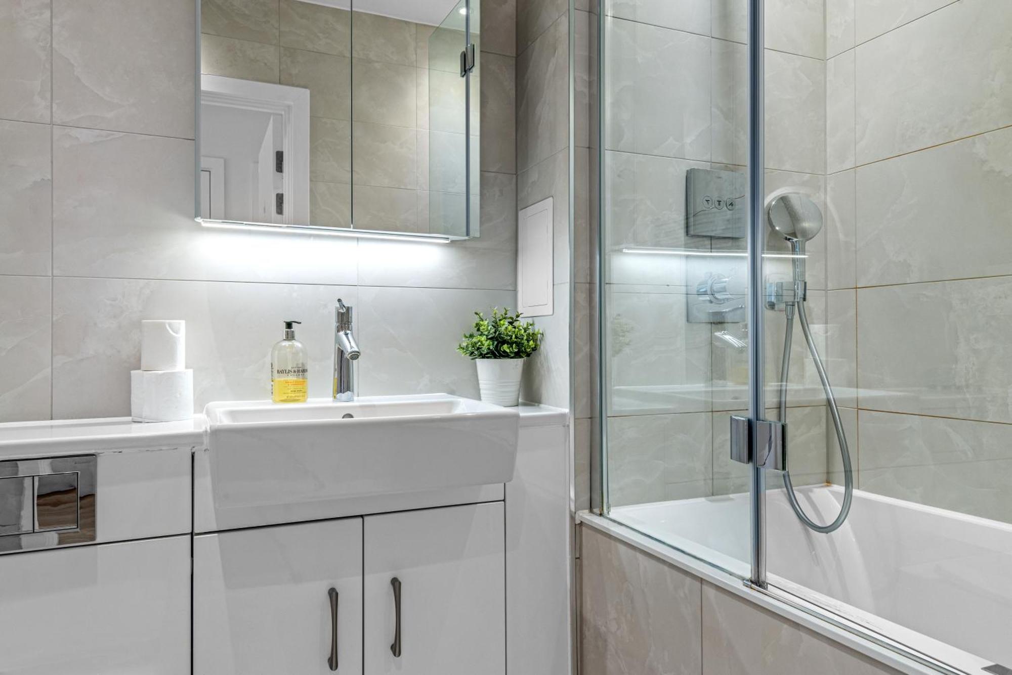 Londwell, Heart Of Notting Hill, Balcony Luxury Apartment London