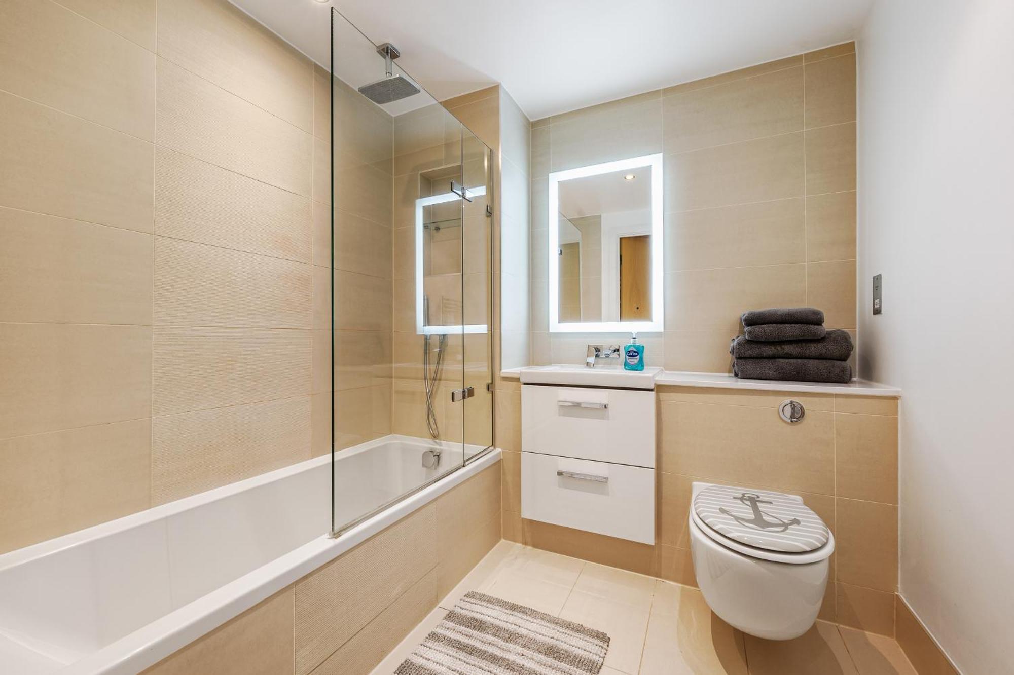 Large Modern One Bedroom * London