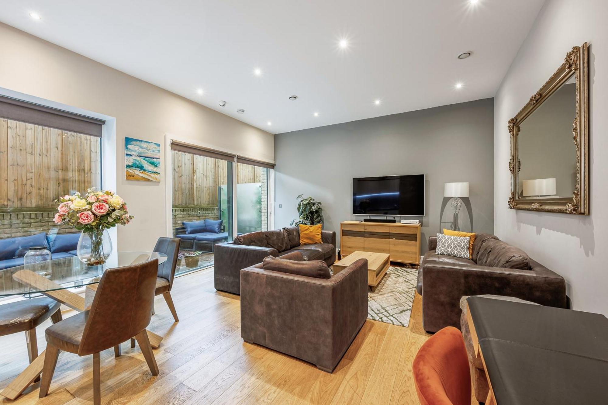 Large Modern One Bedroom Apartment London