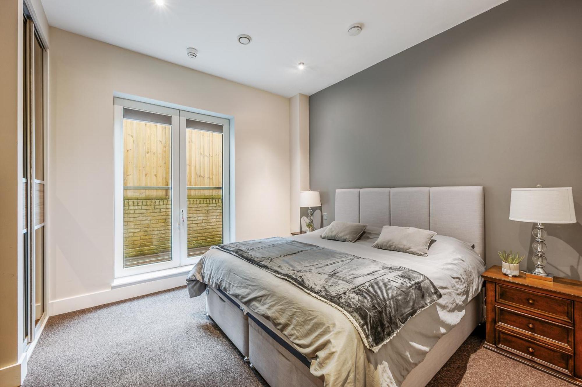 Large Modern One Bedroom Apartment