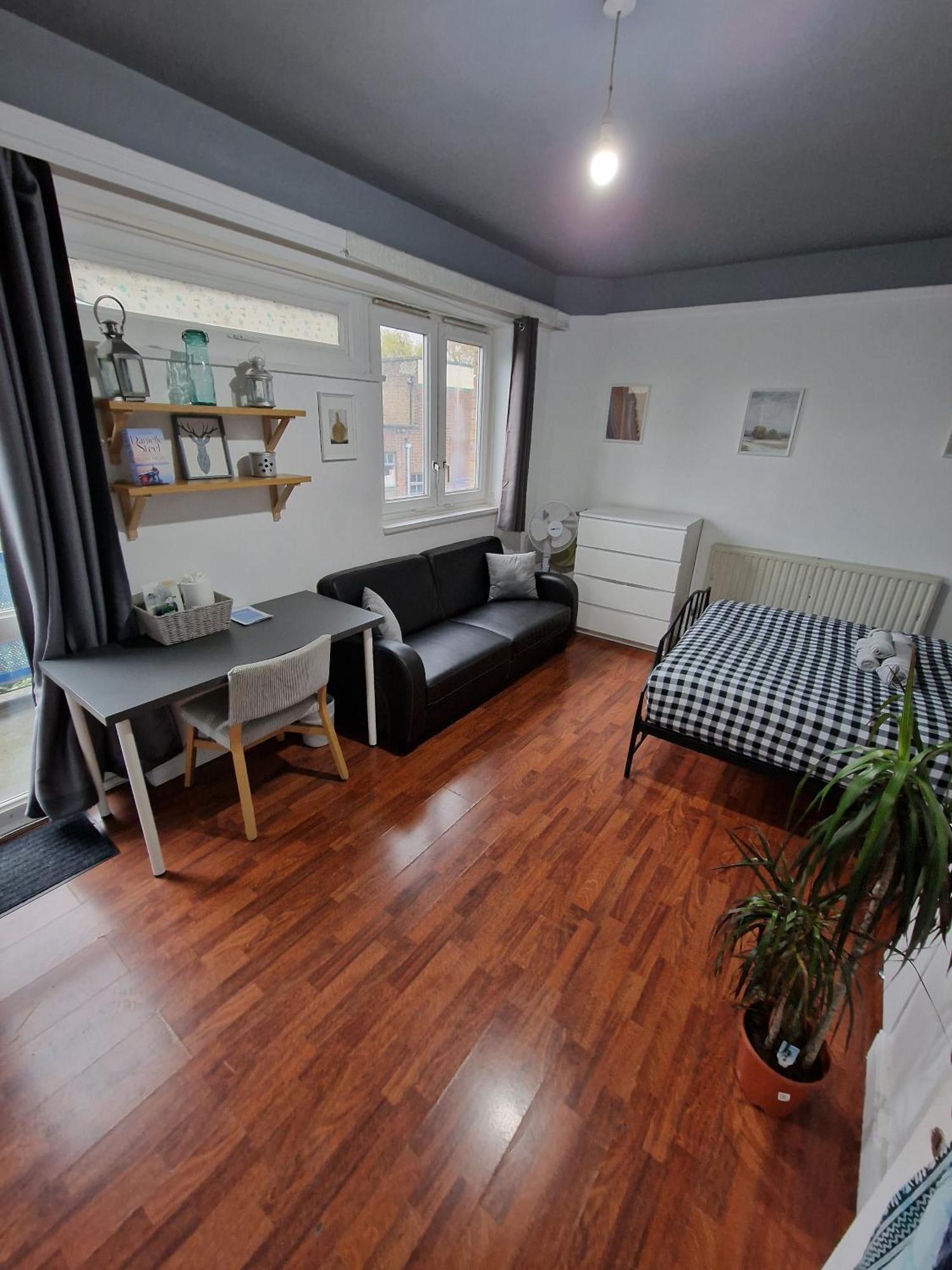 Spacious Private Balcony - Central - Zone 1 - Elephant And Castle Homestay *