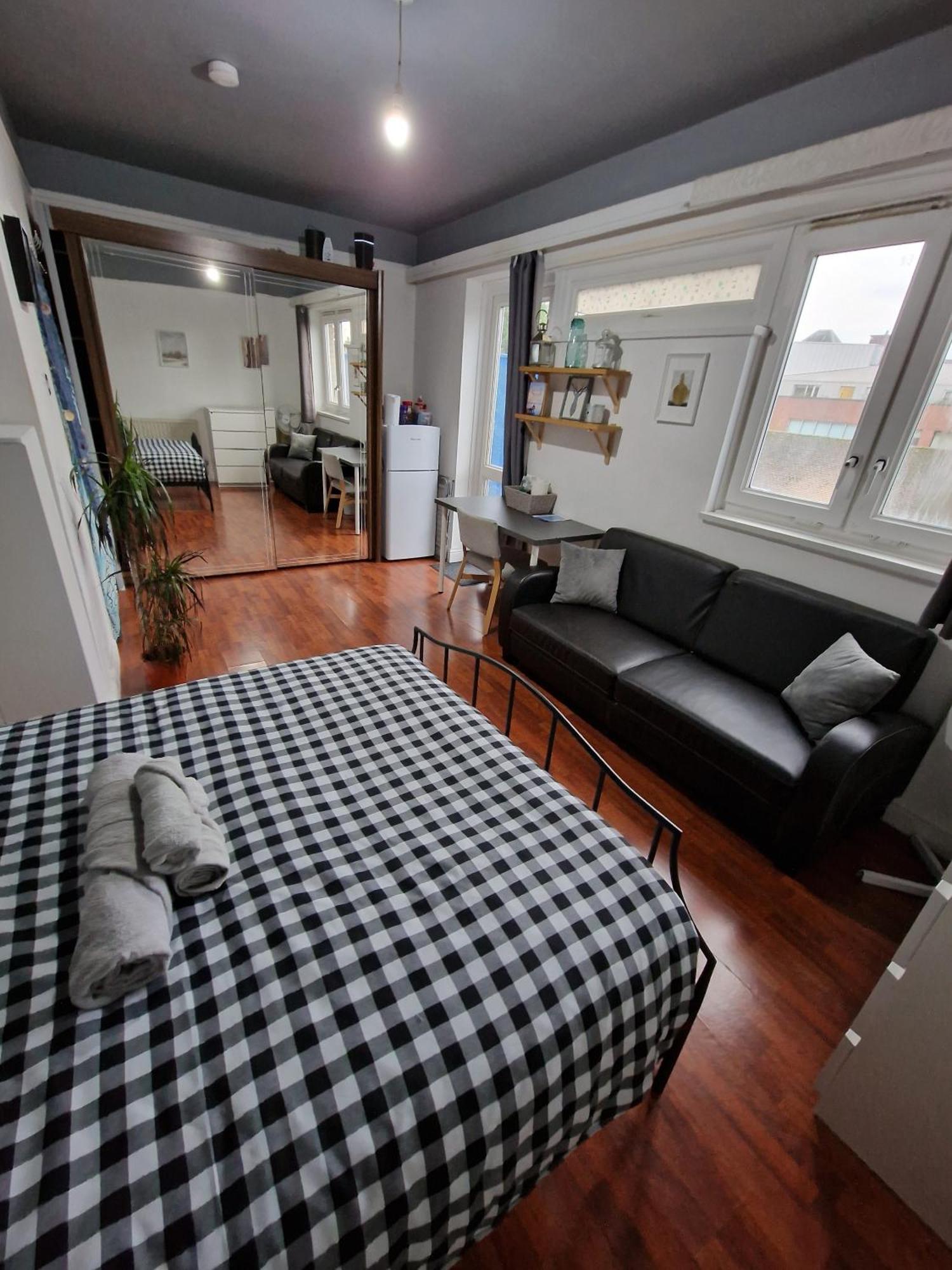Homestay Spacious Private Balcony - Central - Zone 1 - Elephant And Castle