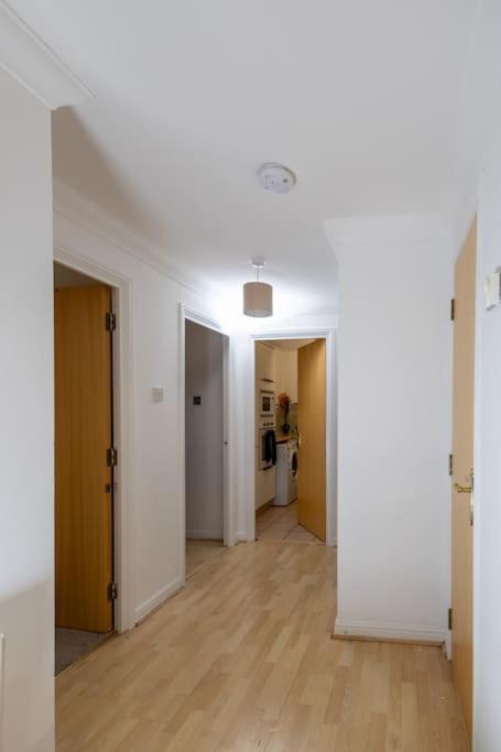 Apartamento Morden Apartment, By The Sea With Free Parking *