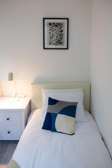 Morden Apartment, By The Sea With Free Parking Apartamento *