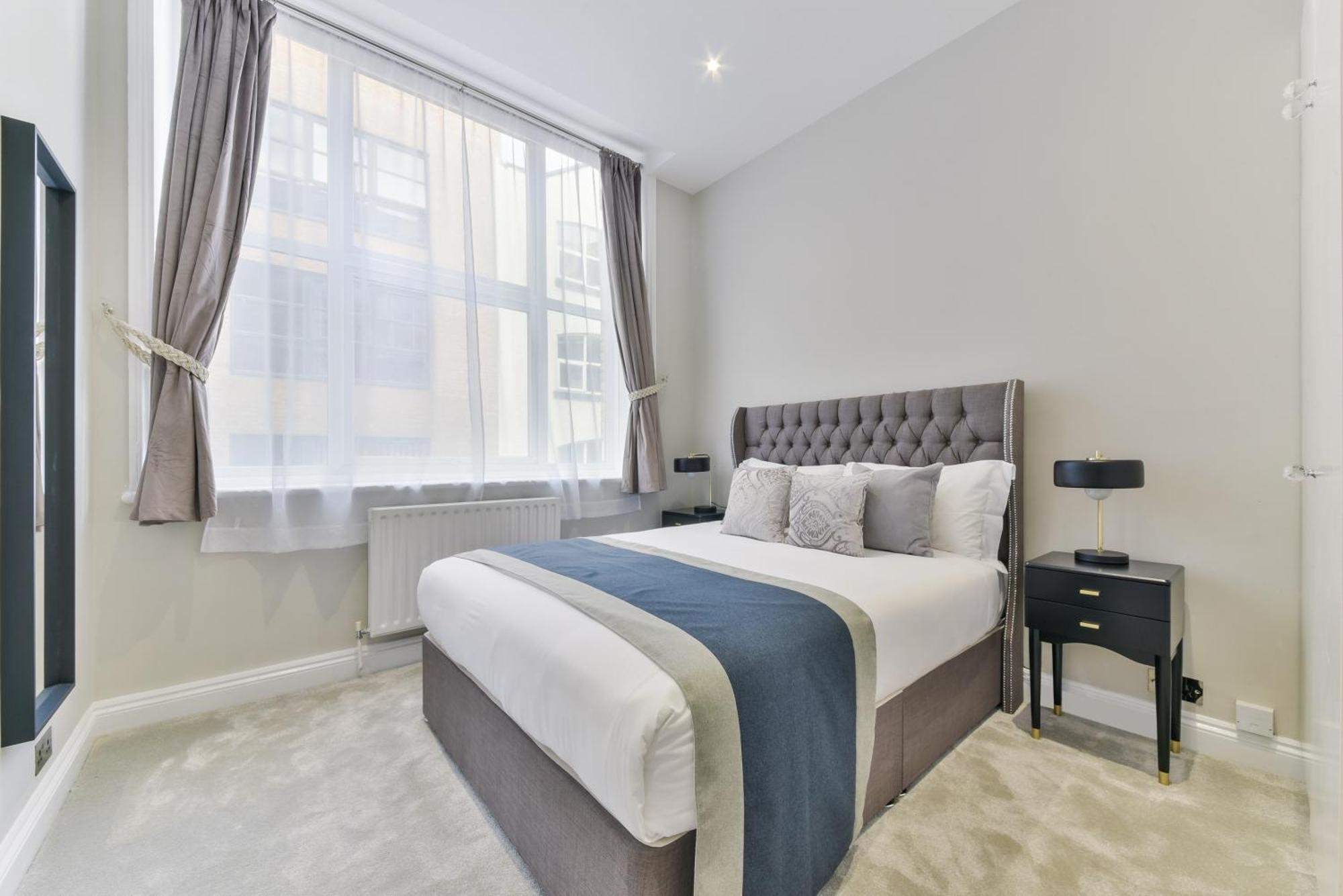 Avari - Hatton Collection * London