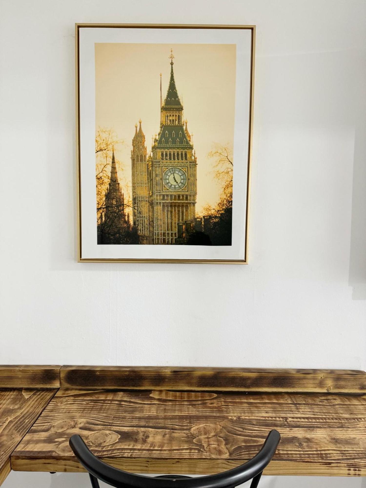 Apartment Modern Luxury By Mile End London