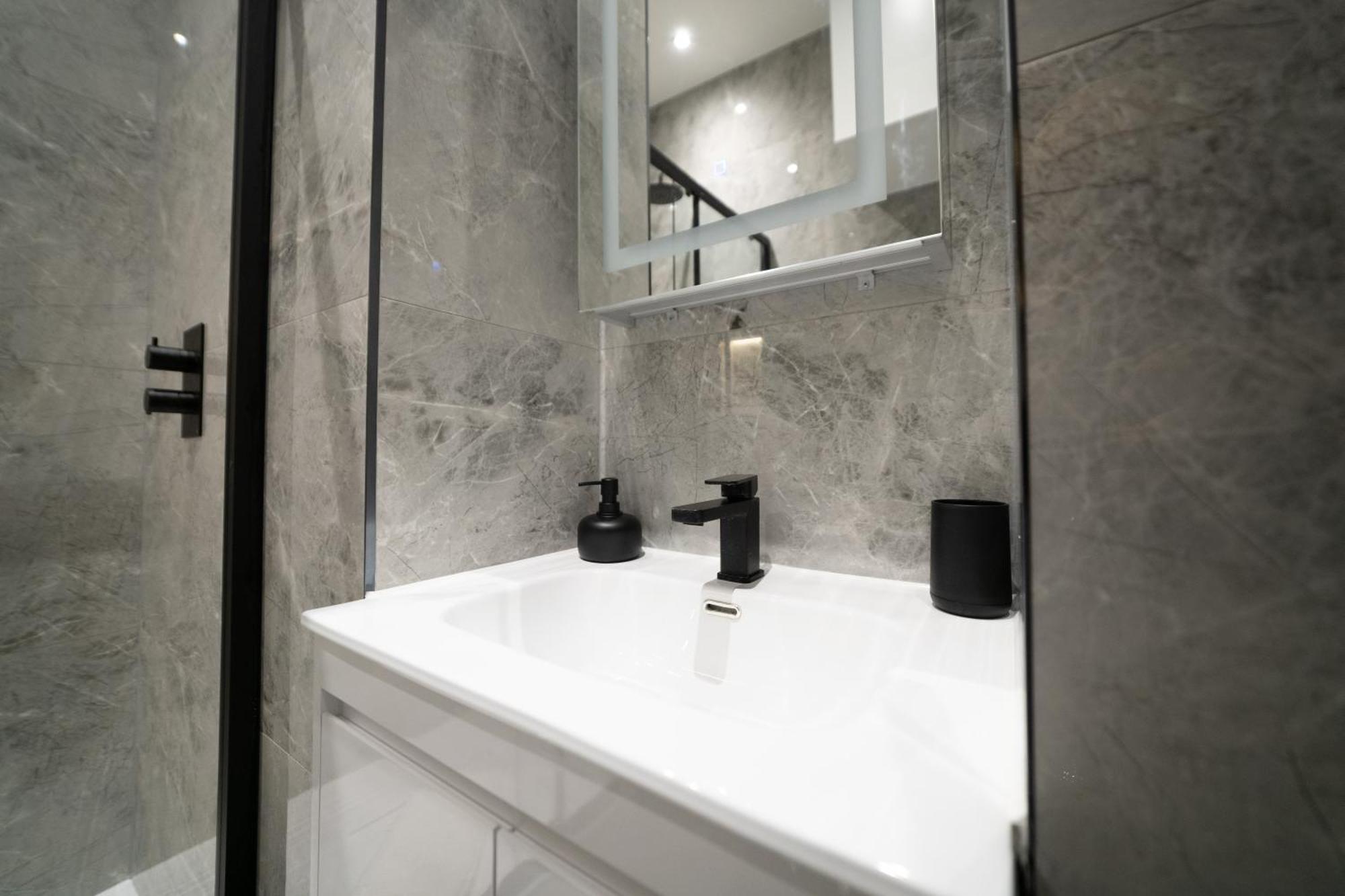 One And Two Bedroom Near Holloway Train Station By Belvilla Apartment London