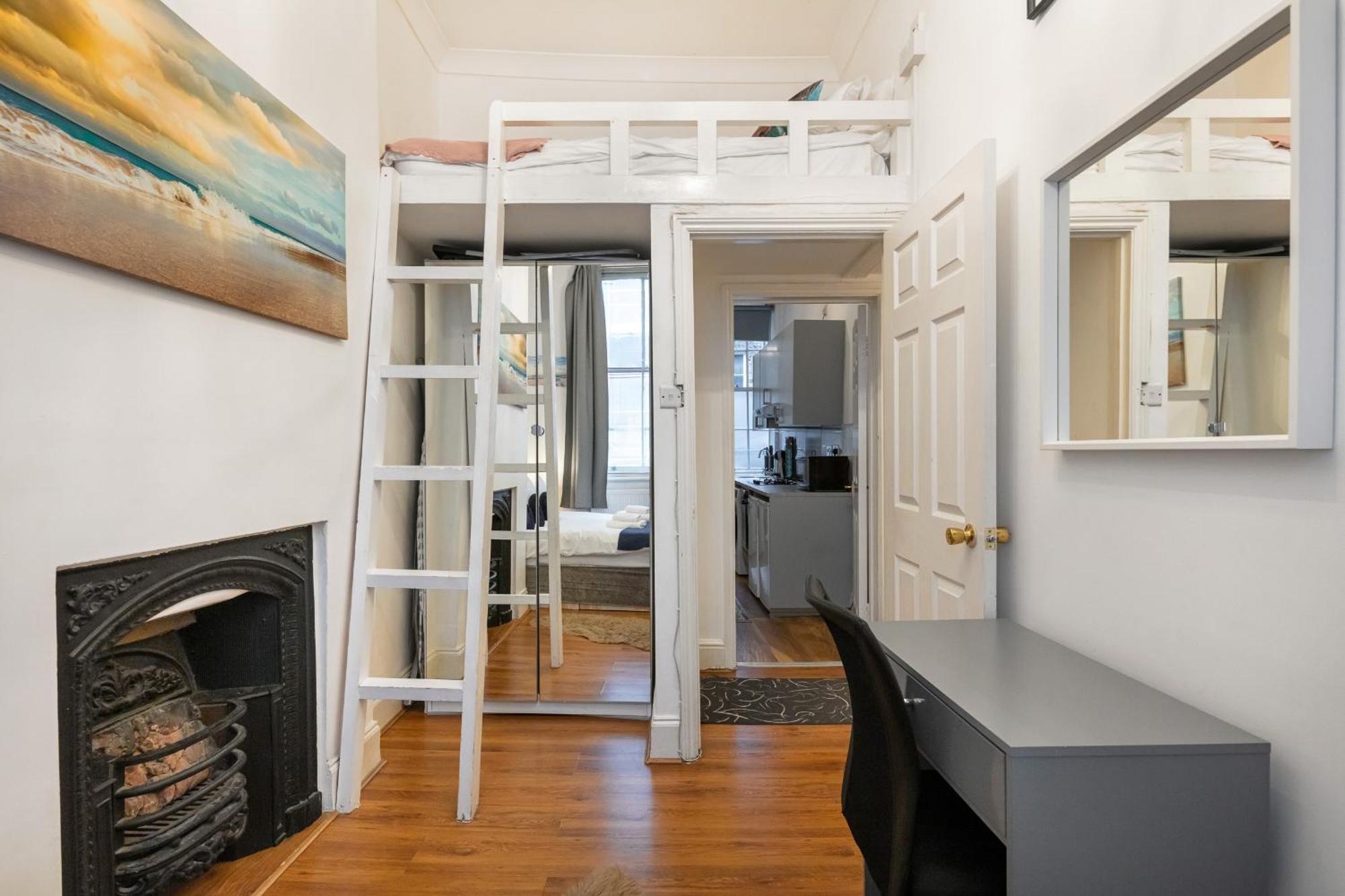 Deluxe Airconditioned Two Bed In Covent Garden Apartment London