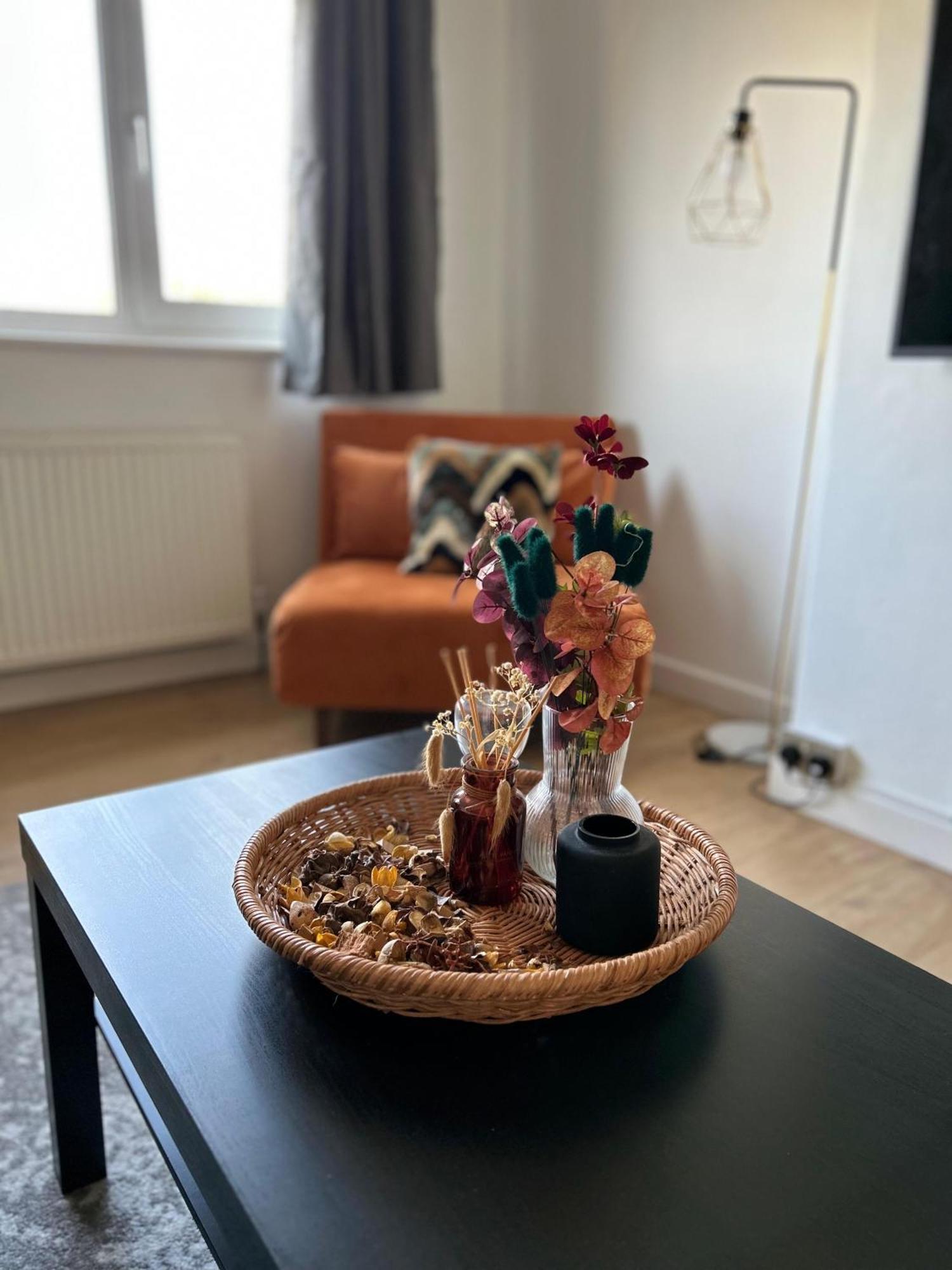 Modern - Accommodates 6 - Private Parking - 15min To Bridge, Eye And Charing Cross Apartment *
