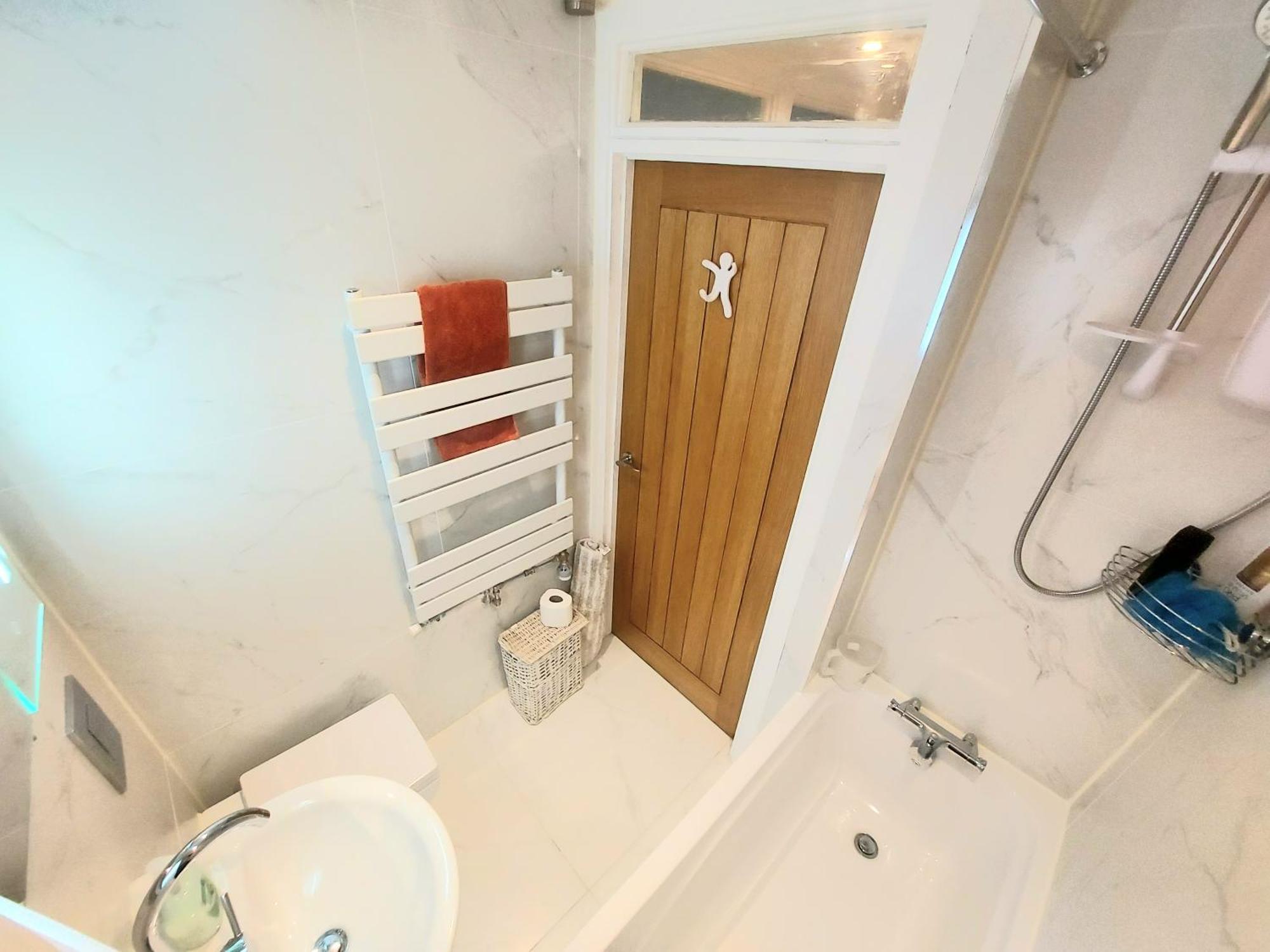 Free Parking - 4 Bed - 3 Bath - Sofa Bed - Digital Lock Entry * London