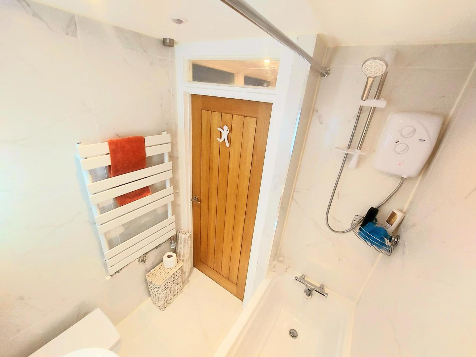 Free Parking - 4 Bed - 3 Bath - Sofa Bed - Digital Lock Entry London