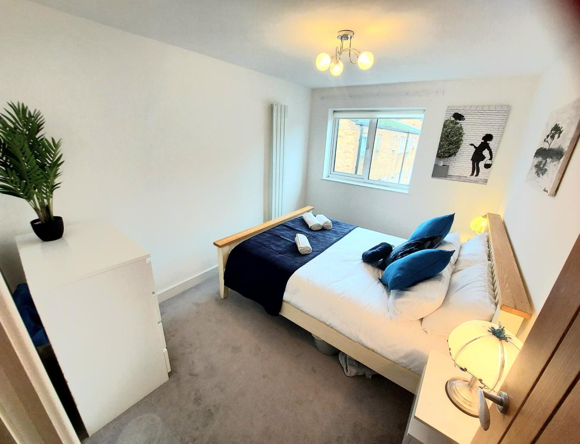 Free Parking - 4 Bed - 3 Bath - Sofa Bed - Digital Lock Entry Holiday home *