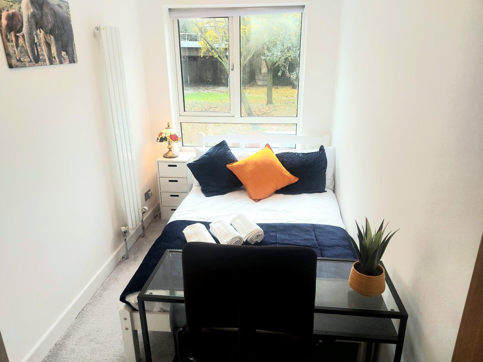 Free Parking - 4 Bed - 3 Bath - Sofa Bed - Digital Lock Entry * London