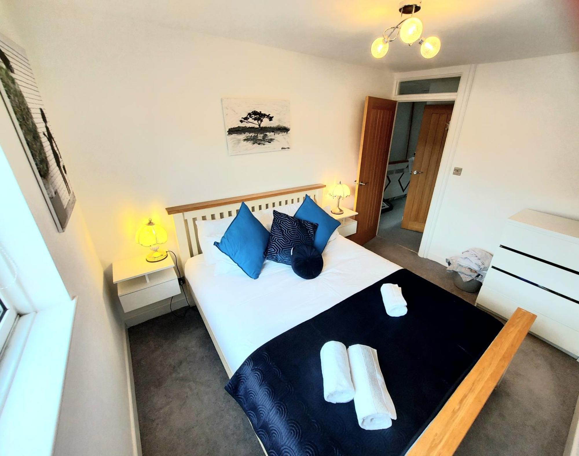 Free Parking - 4 Bed - 3 Bath - Sofa Bed - Digital Lock Entry * London