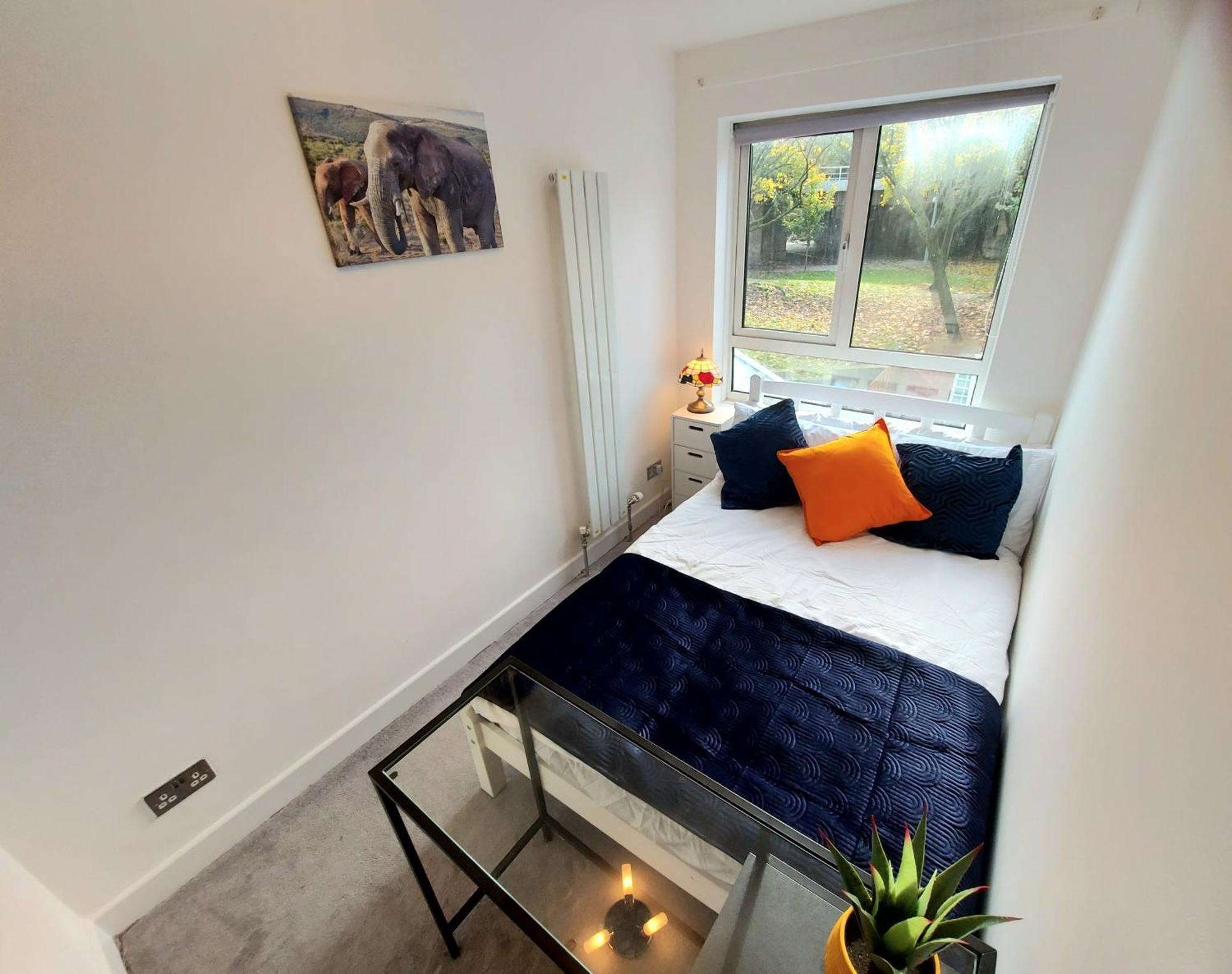 Free Parking - 4 Bed - 3 Bath - Sofa Bed - Digital Lock Entry