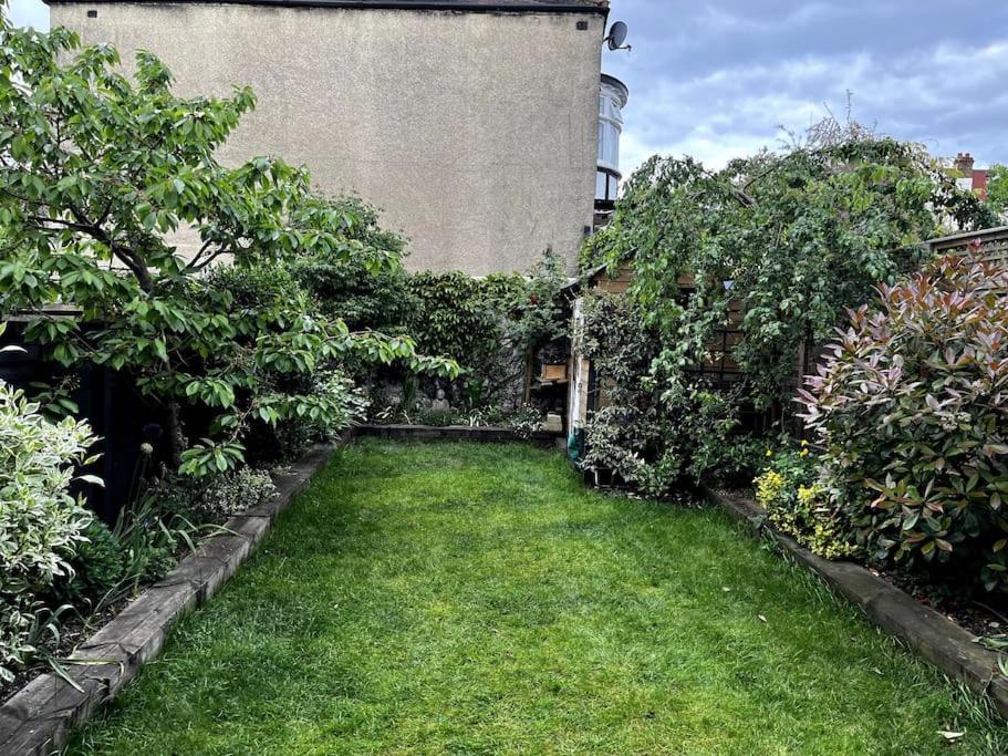 Holiday home A Beautiful And Welcoming And Garden London