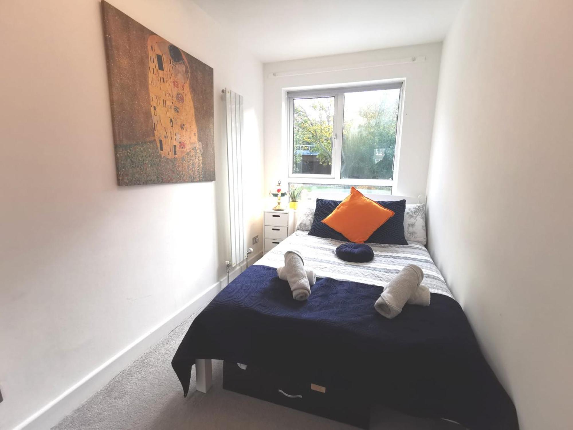 Free Parking - 4 Bed - 3 Bath - Sofa Bed - Digital Lock Entry Holiday home *