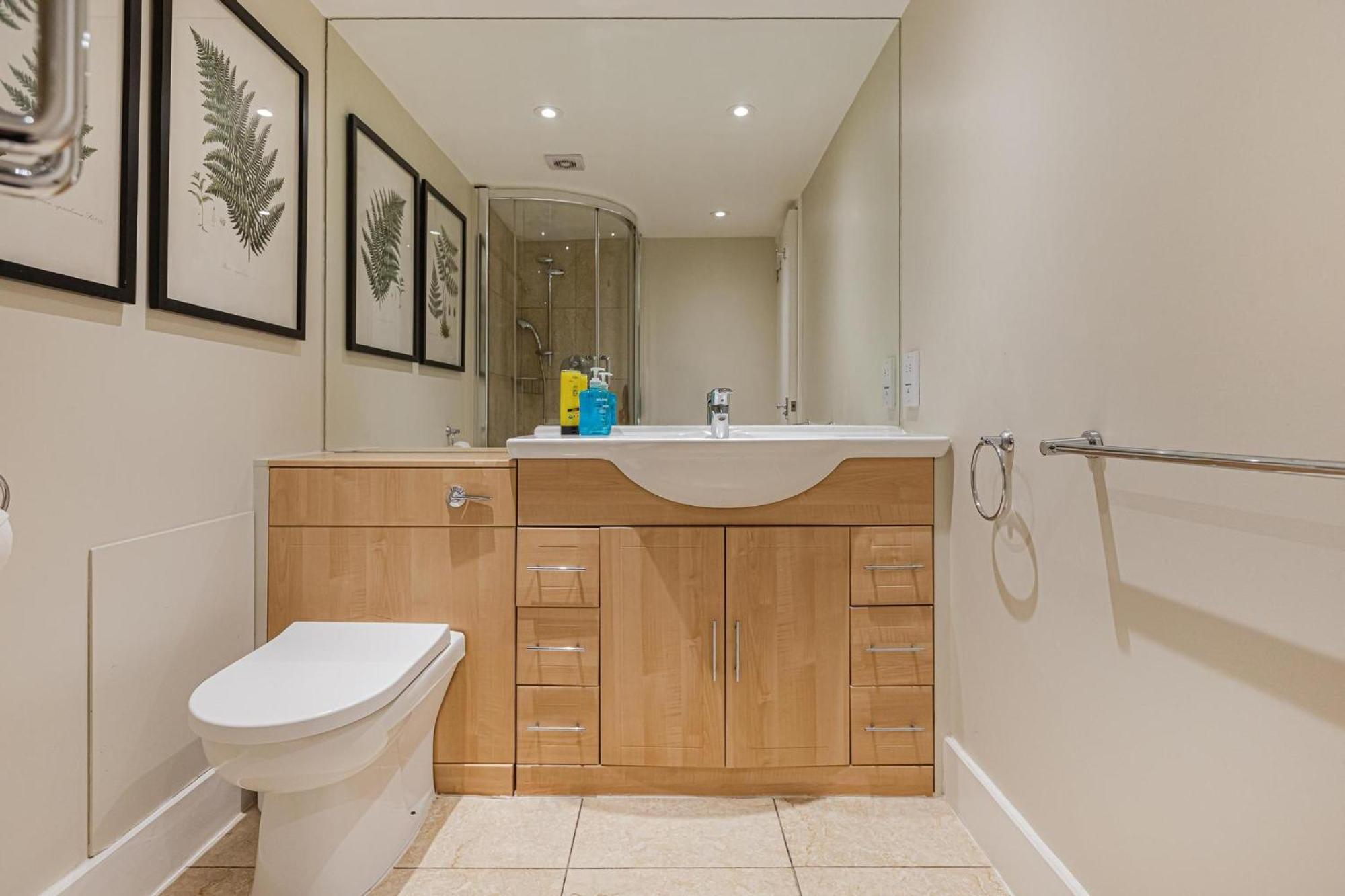Stylish In Kensington Apartment *