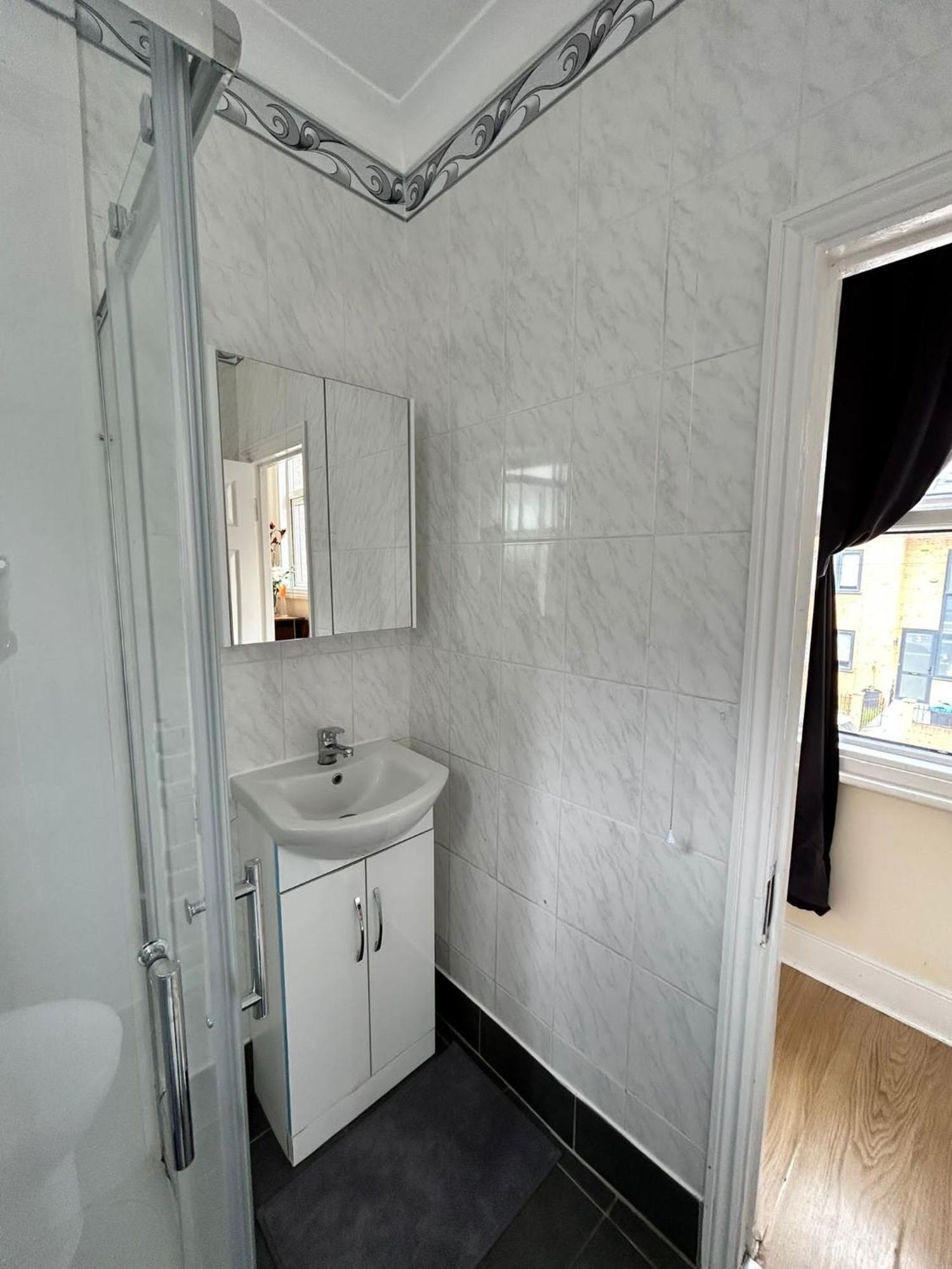 Guest house Willesden