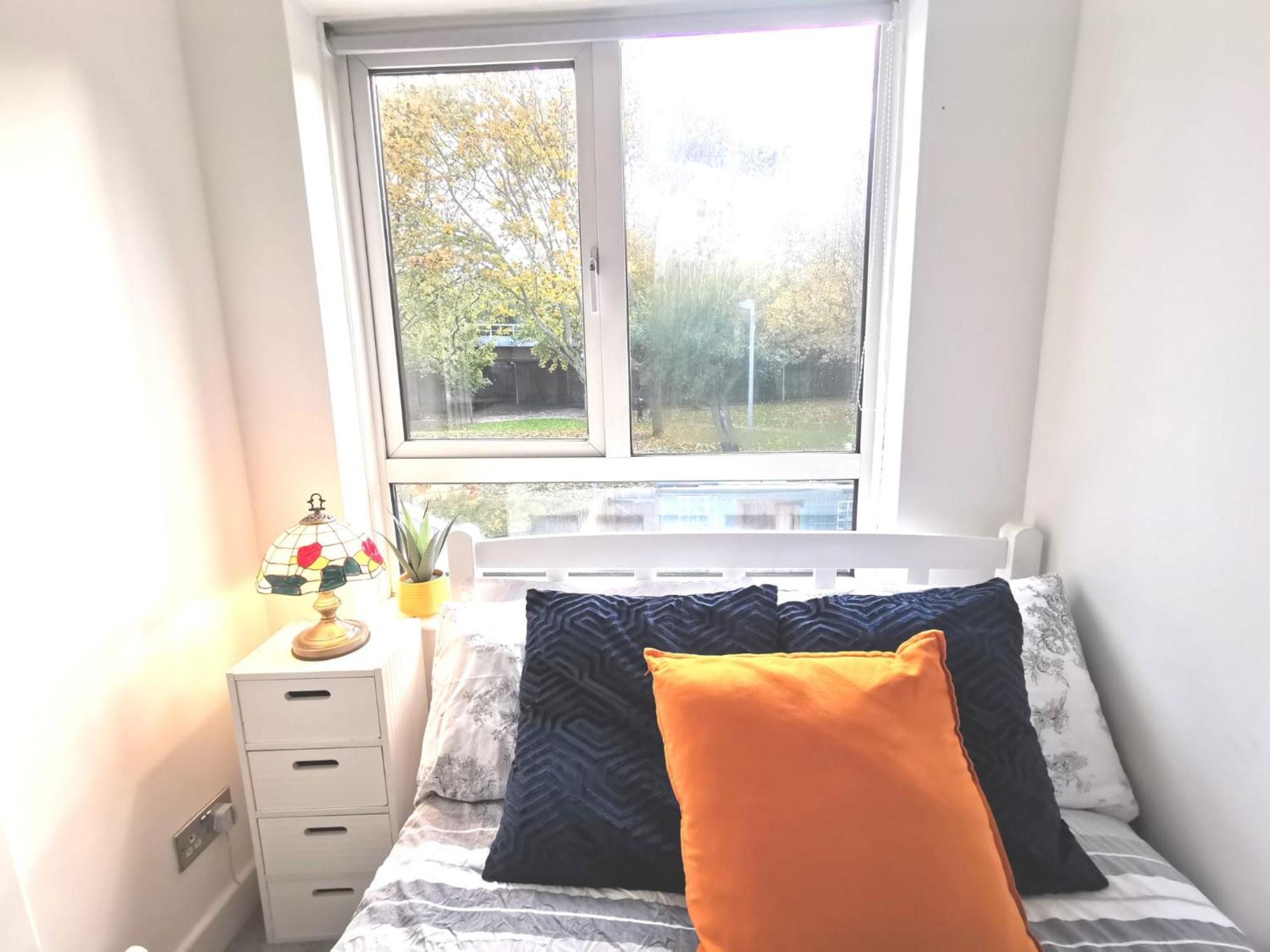 Free Parking - 4 Bed - 3 Bath - Sofa Bed - Digital Lock Entry Holiday home *