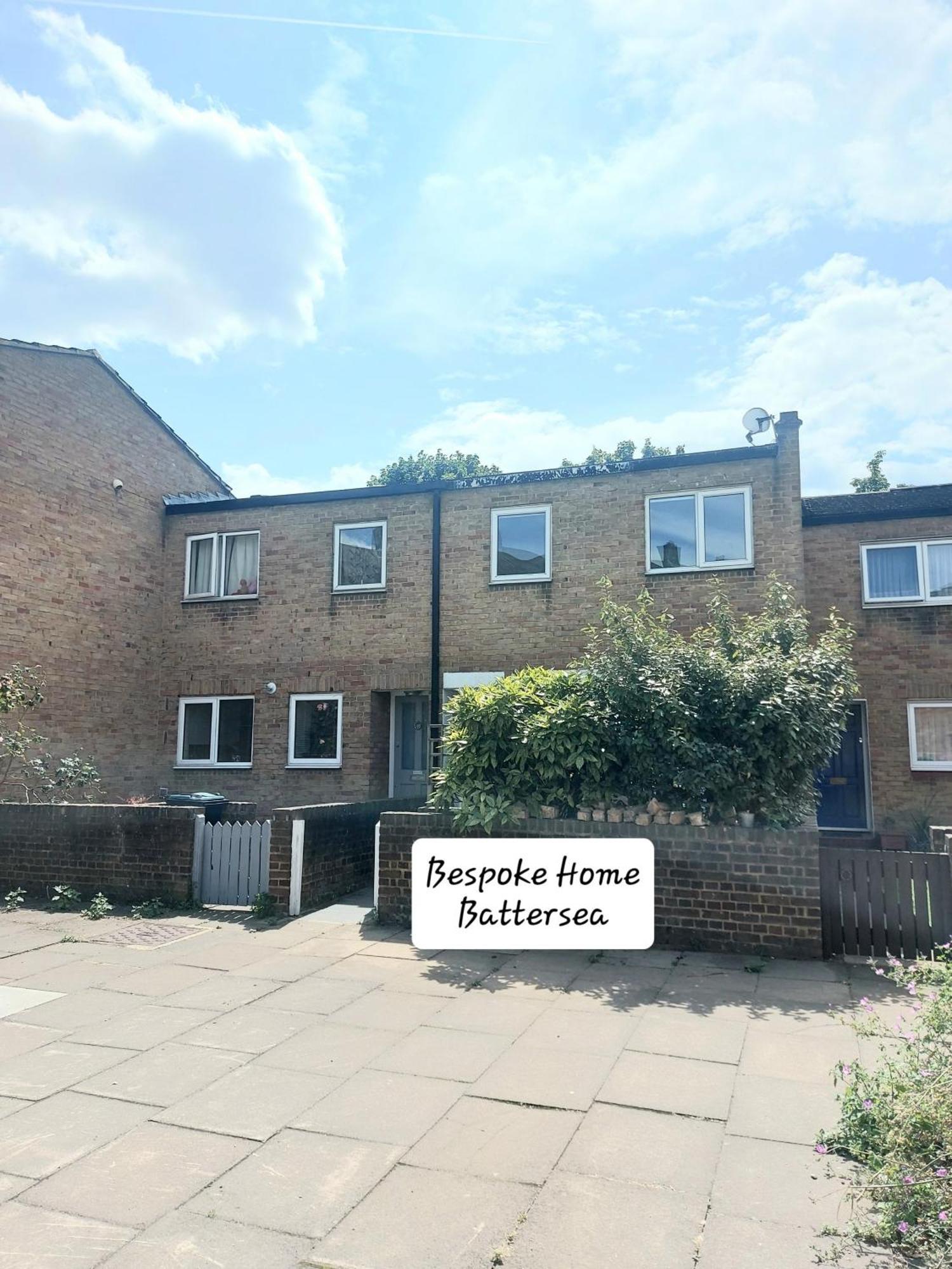 Holiday home Free Parking - 4 Bed - 3 Bath - Sofa Bed - Digital Lock Entry