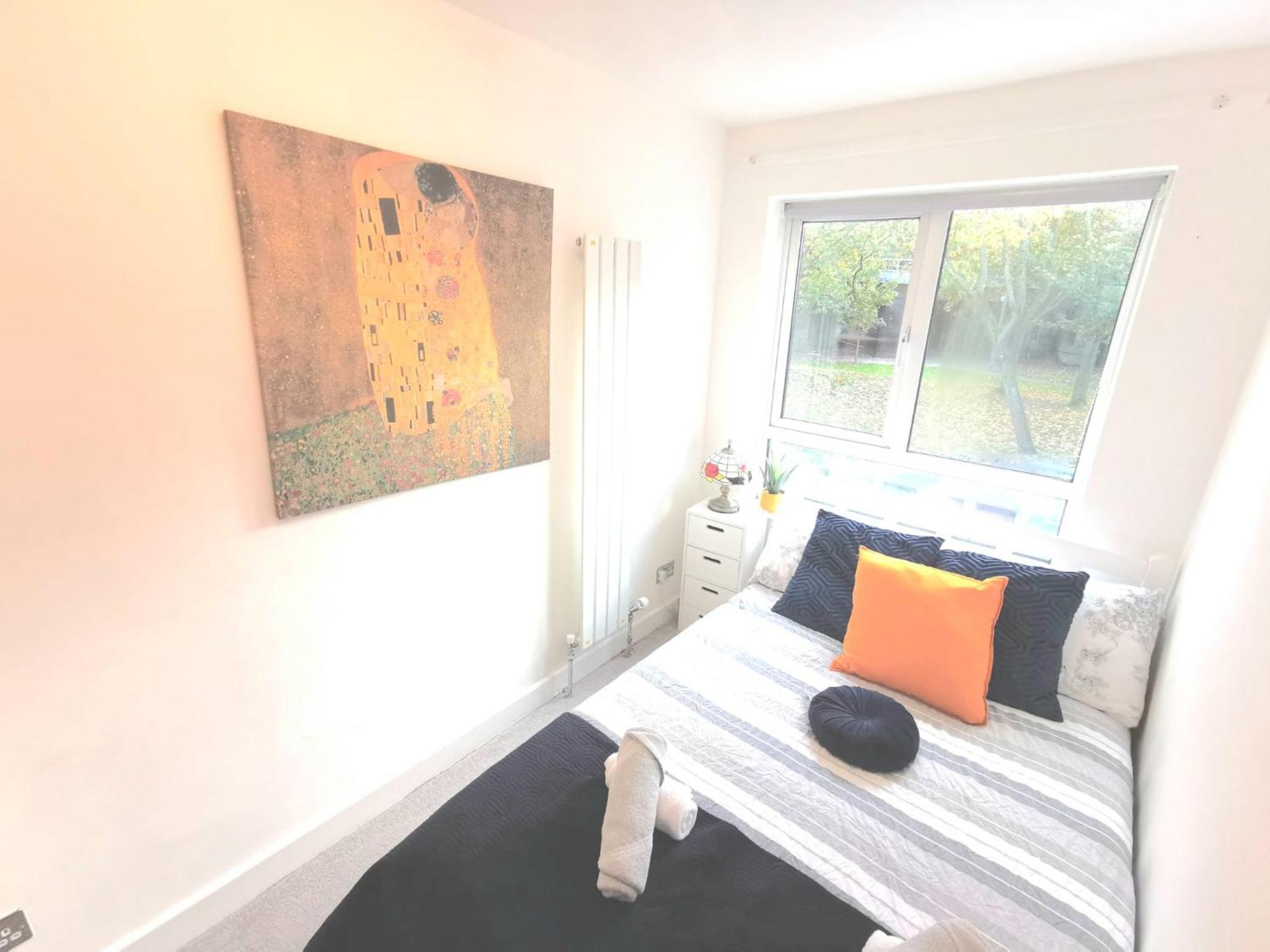Holiday home Free Parking - 4 Bed - 3 Bath - Sofa Bed - Digital Lock Entry *