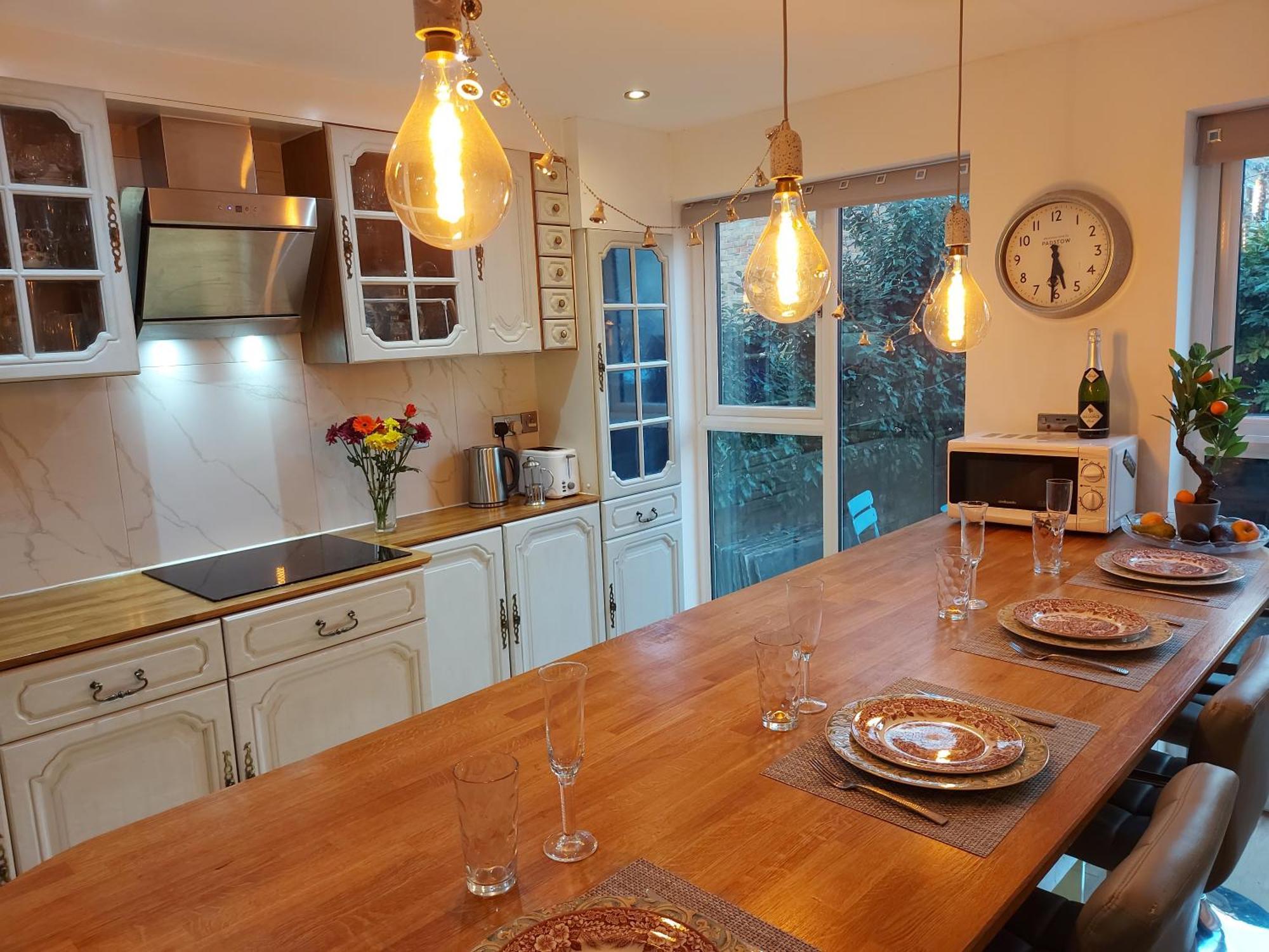 Free Parking - 4 Bed - 3 Bath - Sofa Bed - Digital Lock Entry Holiday home London